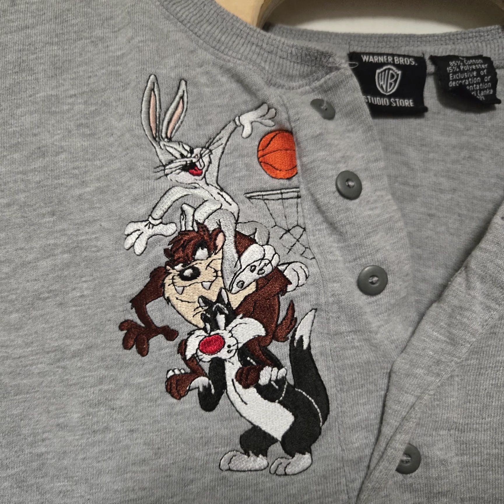 Vintage VINTAGE Looney Tunes Embroidered Basketball Tee Shirt Large Gray Taz Bugz Bunny Size US L / EU 52-54 / 3 - 4 Thumbnail
