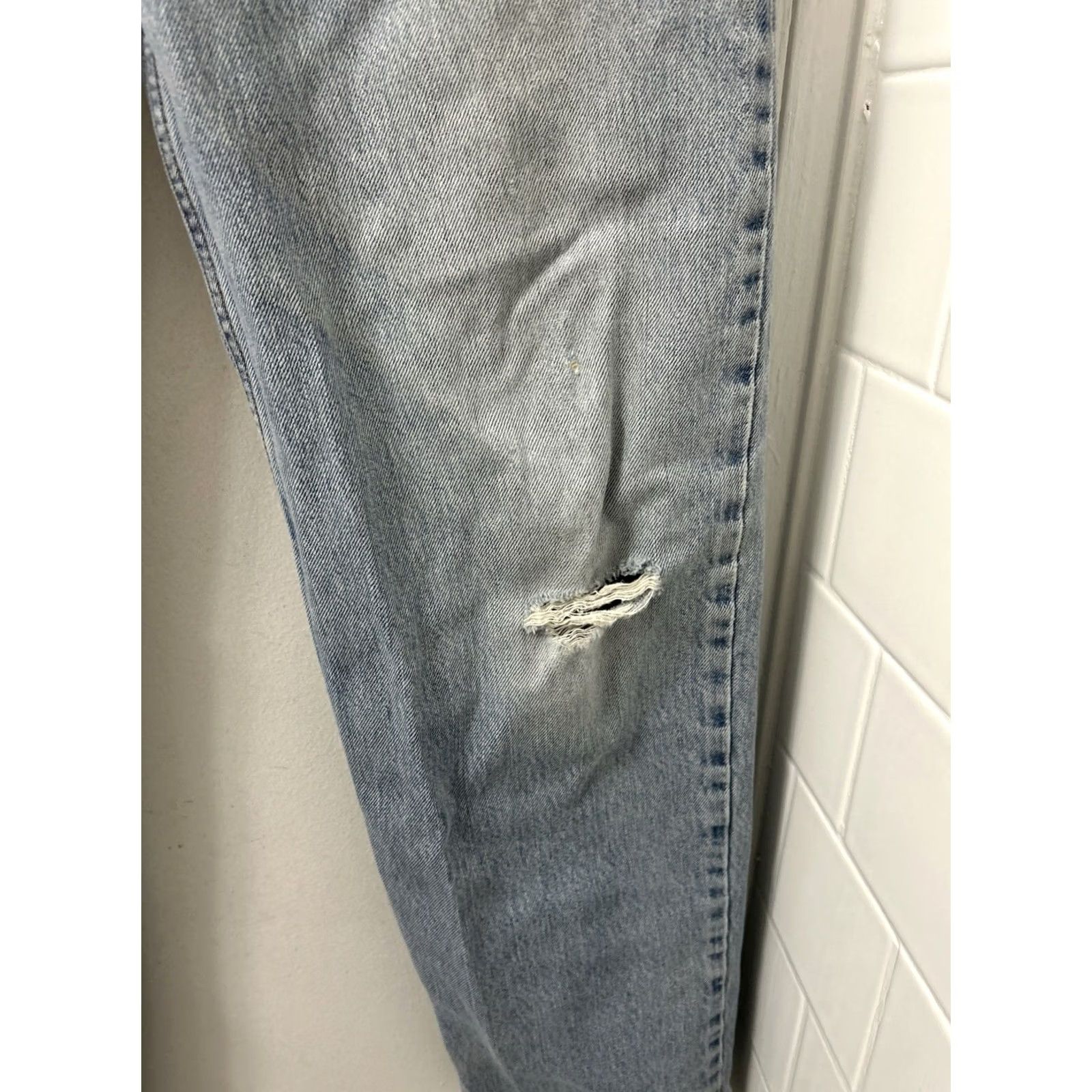 Levi's VINTAGE Levi's 550 Jeans Mens 31x31 Blue Light Wash Relaxed Fit Tapered Leg Denim Size US 31 - 5 Thumbnail