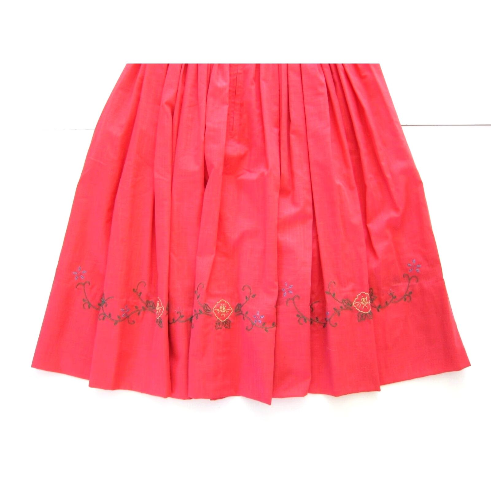 Vintage Vintage Handmade Pink Ruched Floral Embroidered Pocket High Rise Midi Skirt S Cool? Size 28" / US 6 / IT 42 - 5 Thumbnail
