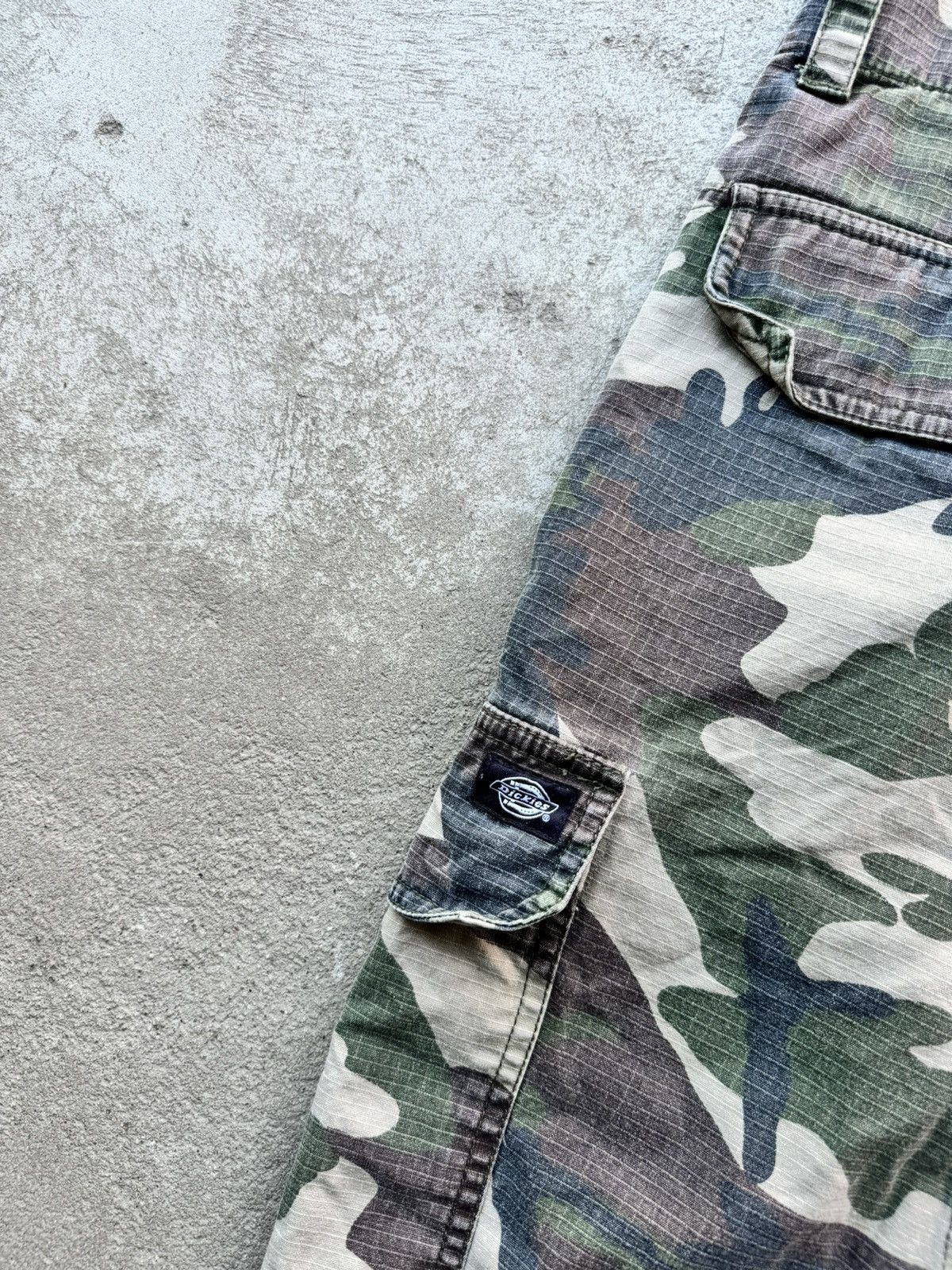 Dickies Dickies Camo Shorts Pants Size US 34 / EU 50 - 6 Thumbnail