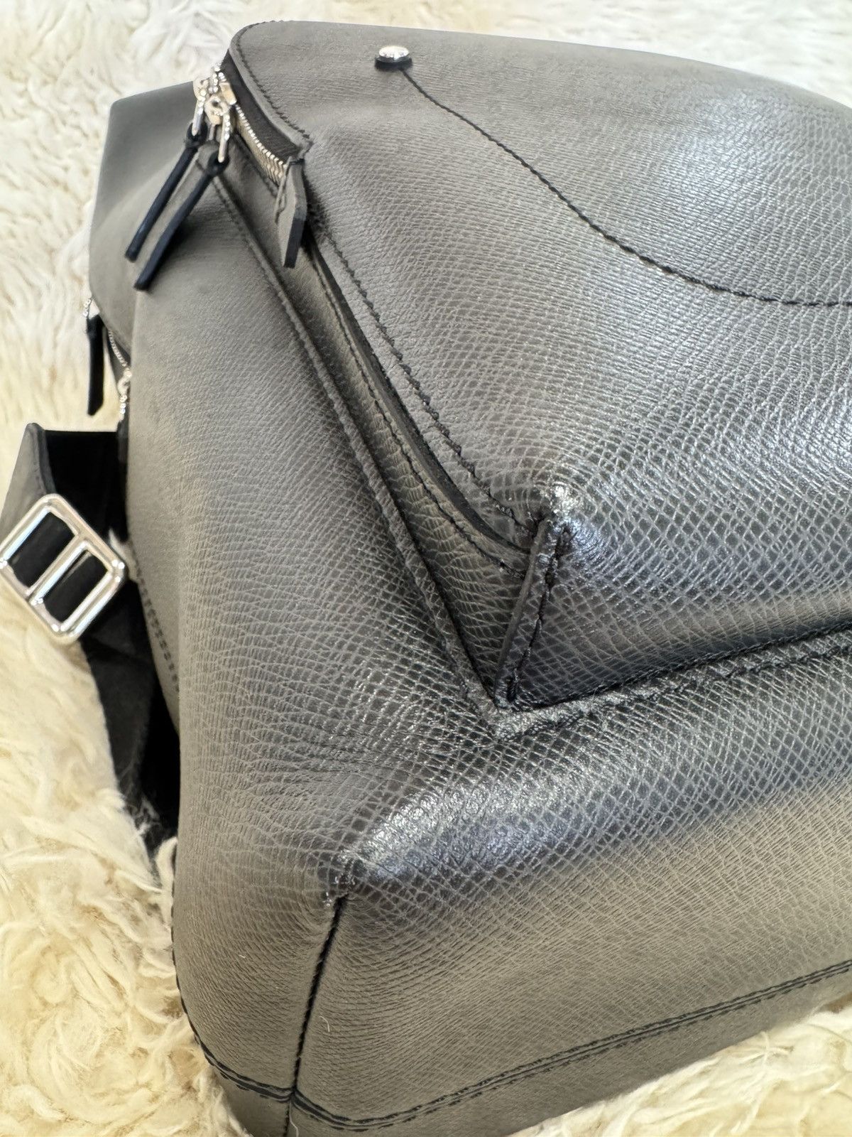Louis Vuitton Louis Vuitton Taiga Grigori Gray Backpack Ardoise Leather Size ONE SIZE - 7 Thumbnail