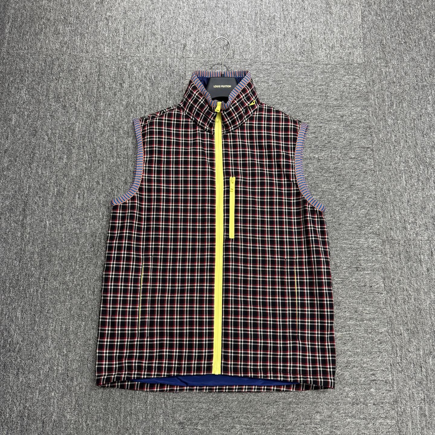 Prada Prada Virgin Wool Plaid Vest 46 (98 New) Size US S / EU 44-46 / 1 - 1 Thumbnail