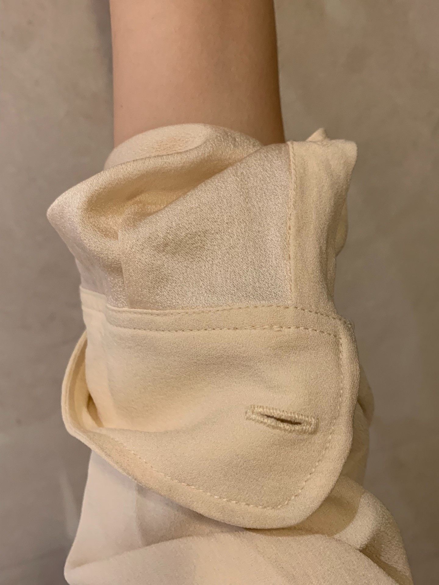 Dries Van Noten Dries van noten White shirt with black collar 2501-Nextarro Size US XS / EU 42 / 0 - 3 Thumbnail