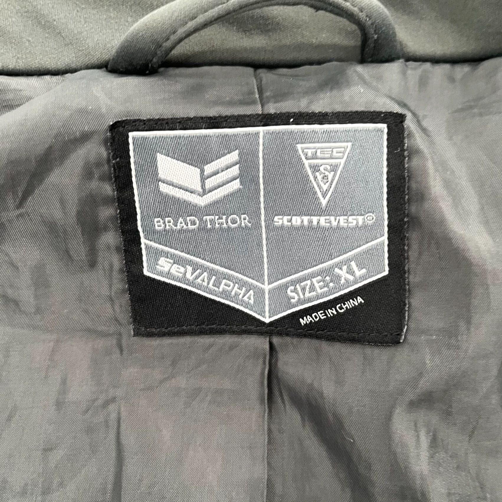 Vintage SCOTTeVEST Jacket Mens XL Gray Full Zip Pockets Concealed Carry SeVAlpha Brad Thor Windbreaker Tactical Preowned Size US XL / EU 56 / 4 - 7 Thumbnail