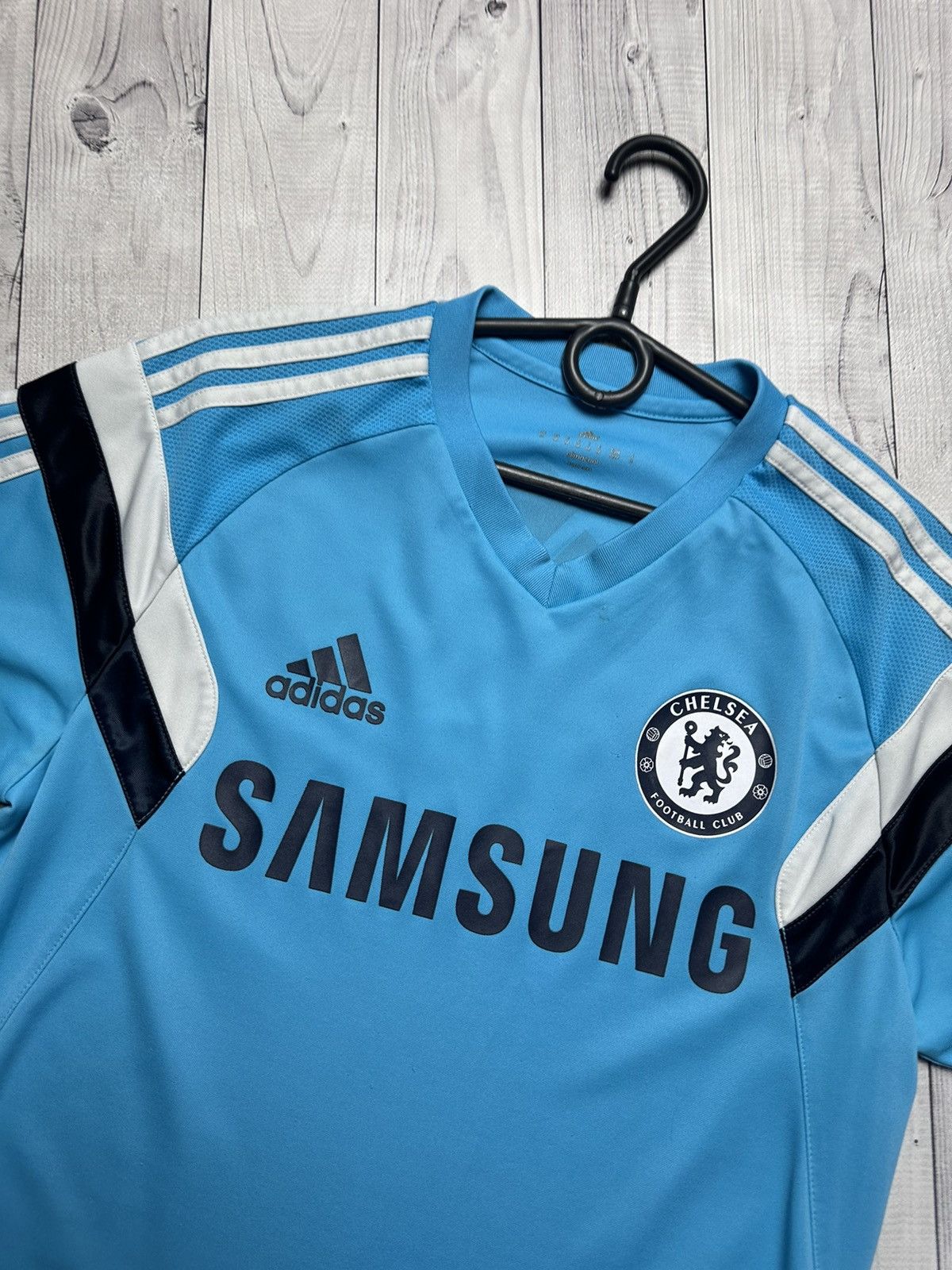 Adidas × Chelsea Soccer × Vintage Vintage adidas Chelsea soccer jersey size M blue Size US M / EU 48-50 / 2 - 2 Thumbnail