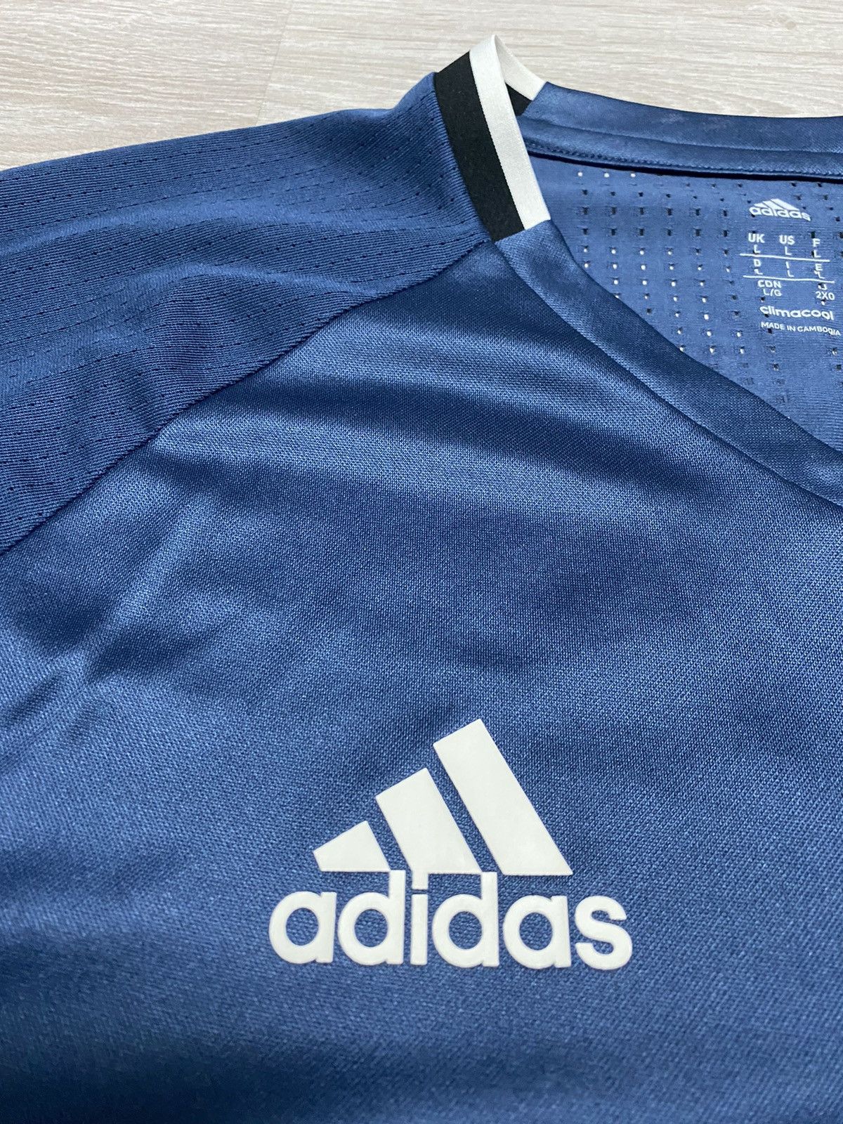 Adidas Adidas Manchester United Jersry training 2016 away size M-L Size US M / EU 48-50 / 2 - 3 Thumbnail