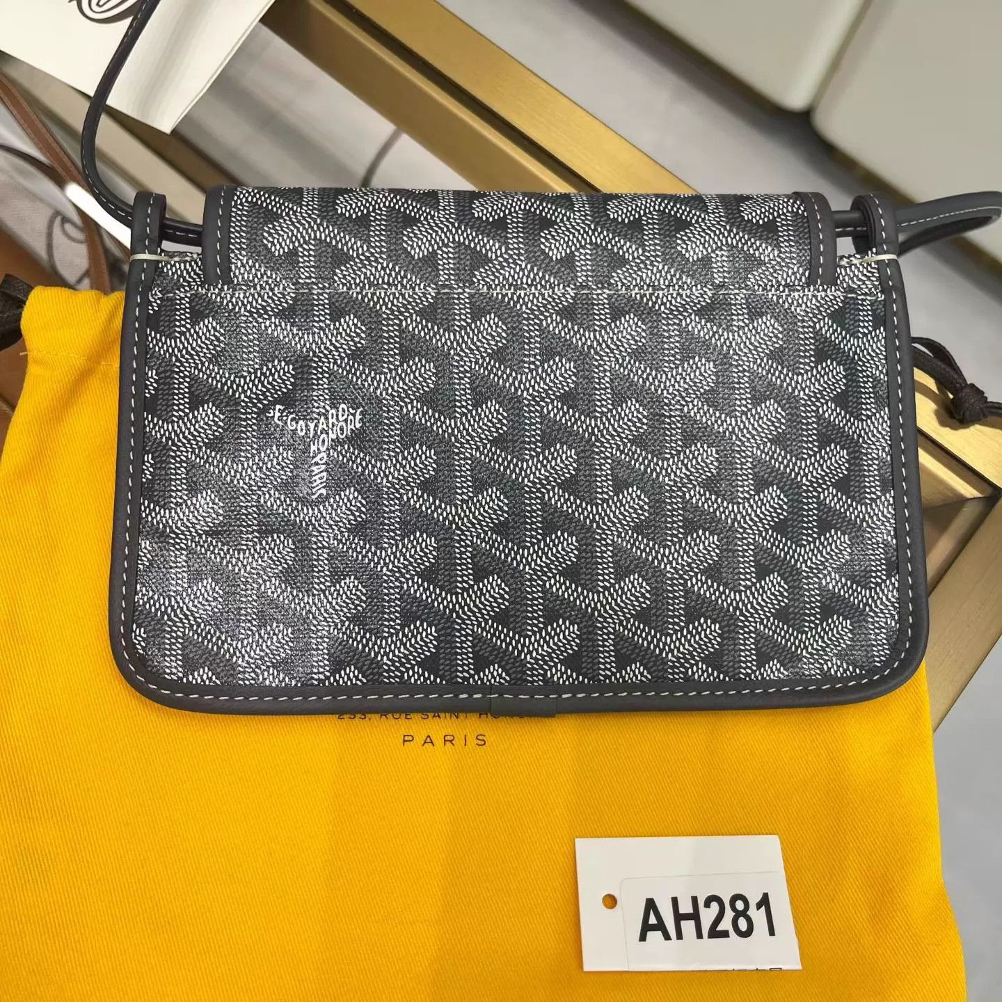 Goyard Goyard Plumet Gray Envelope Goyardine 20x14 cross AH281 Size ONE SIZE - 4 Thumbnail