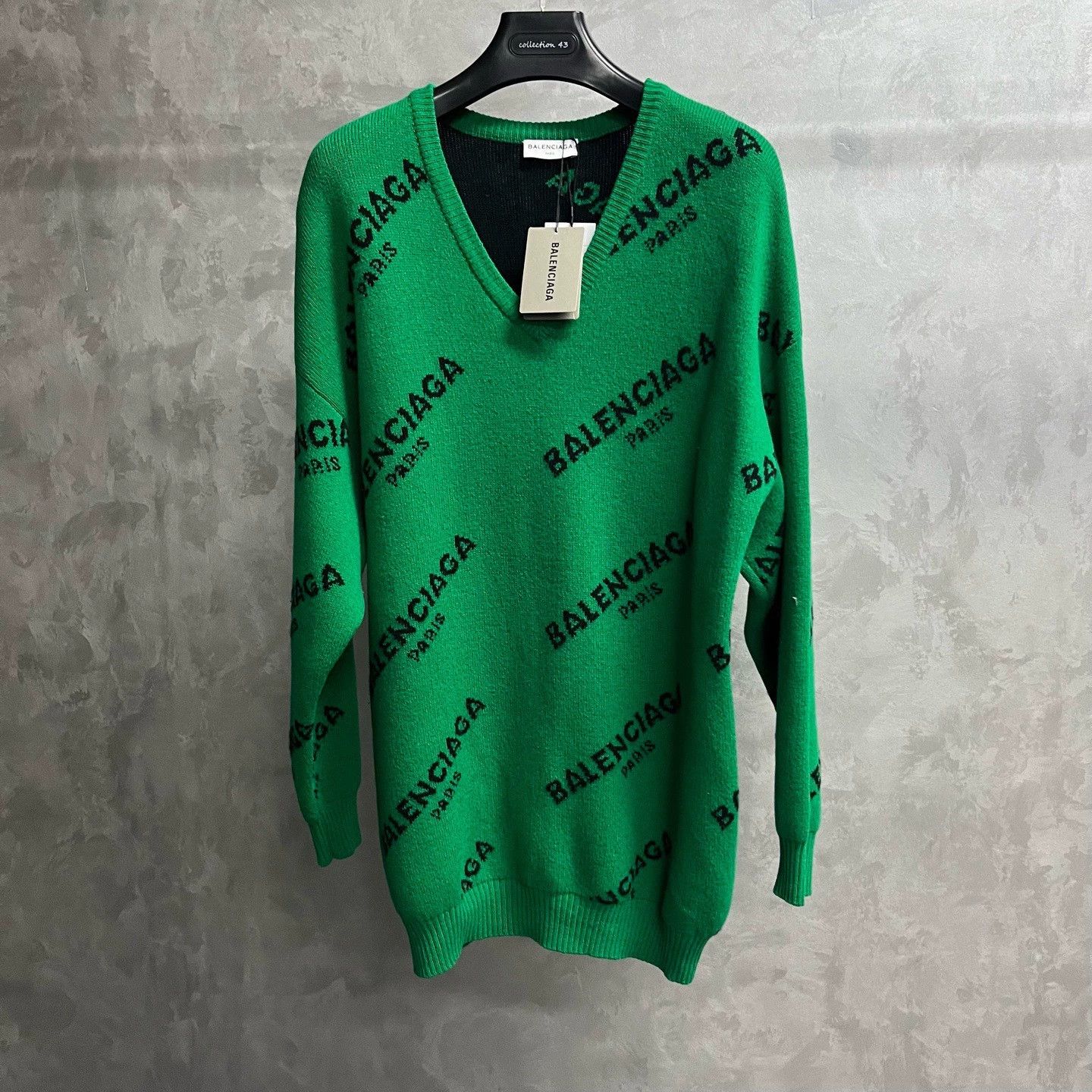 Balenciaga green v-neck printed long sleeve sweater Size US M / EU 48-50 / 2 - 1 Thumbnail