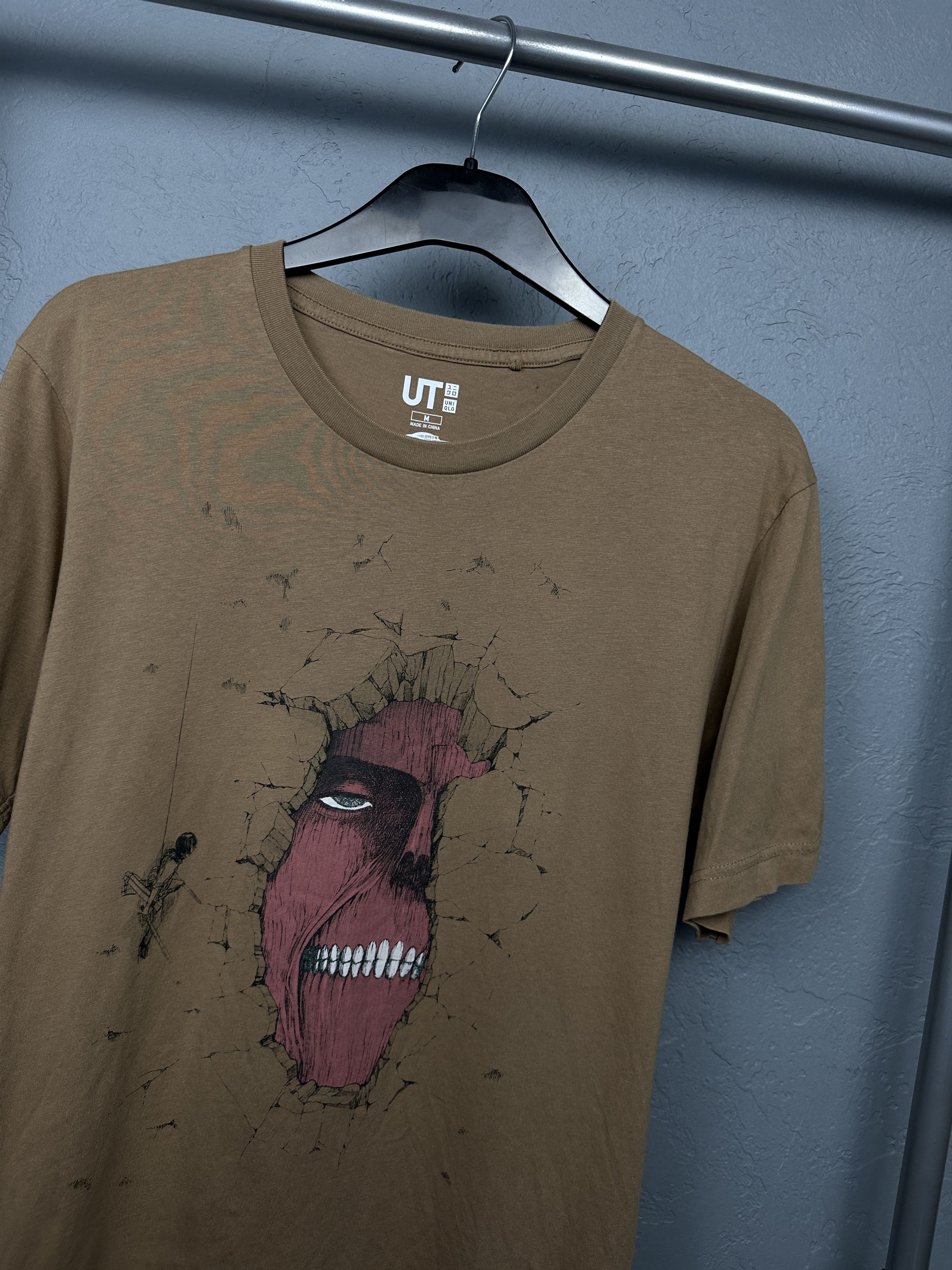 Uniqlo Uniqlo U Utility Attack On Titan Mens T-Shirt Size US M / EU 48-50 / 2 - 2 Thumbnail
