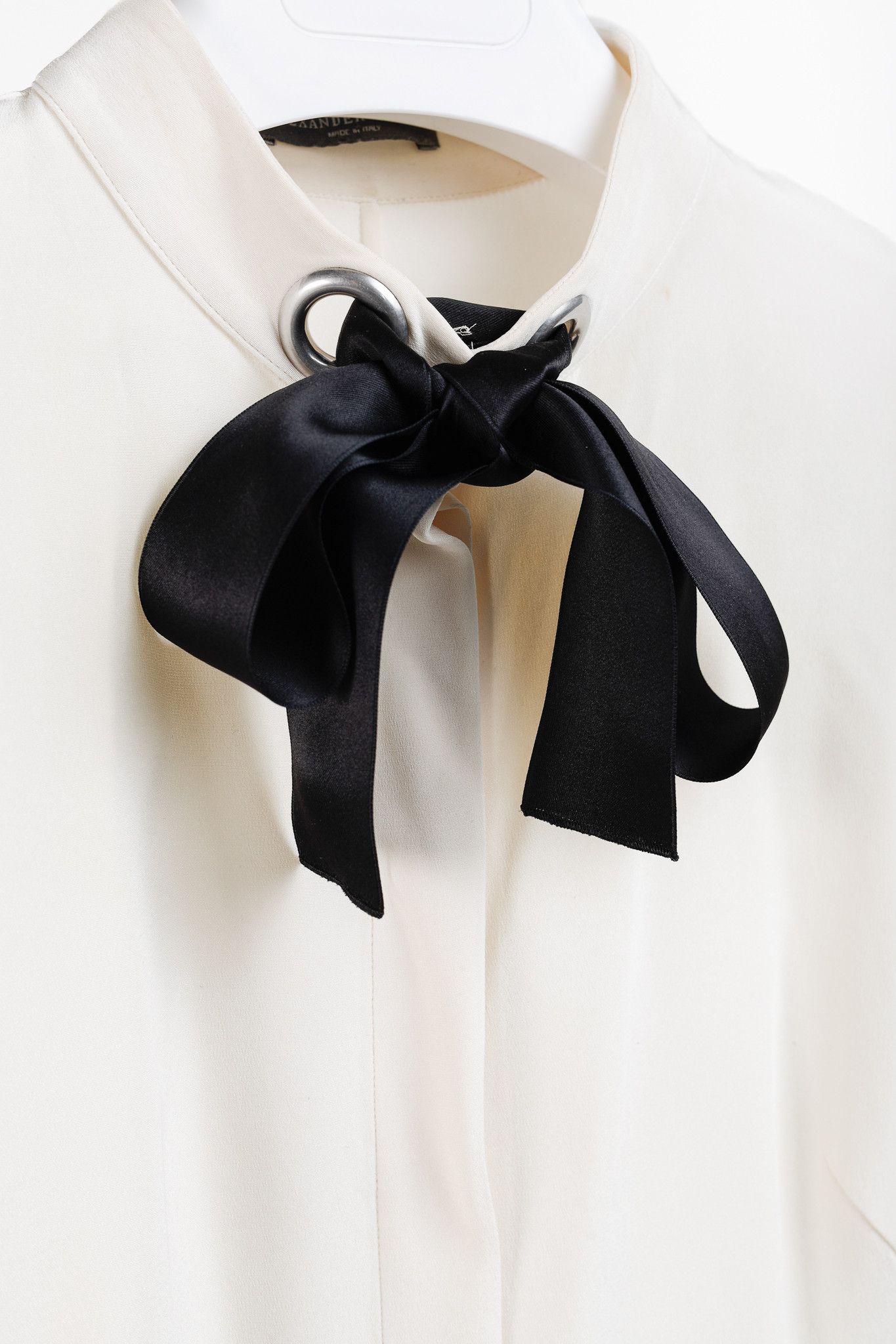 Alexander McQueen Alexander McQueen AW/14 Black Bow Long Sleeve Silk Blouse Size L / US 10 / IT 46 - 5 Thumbnail