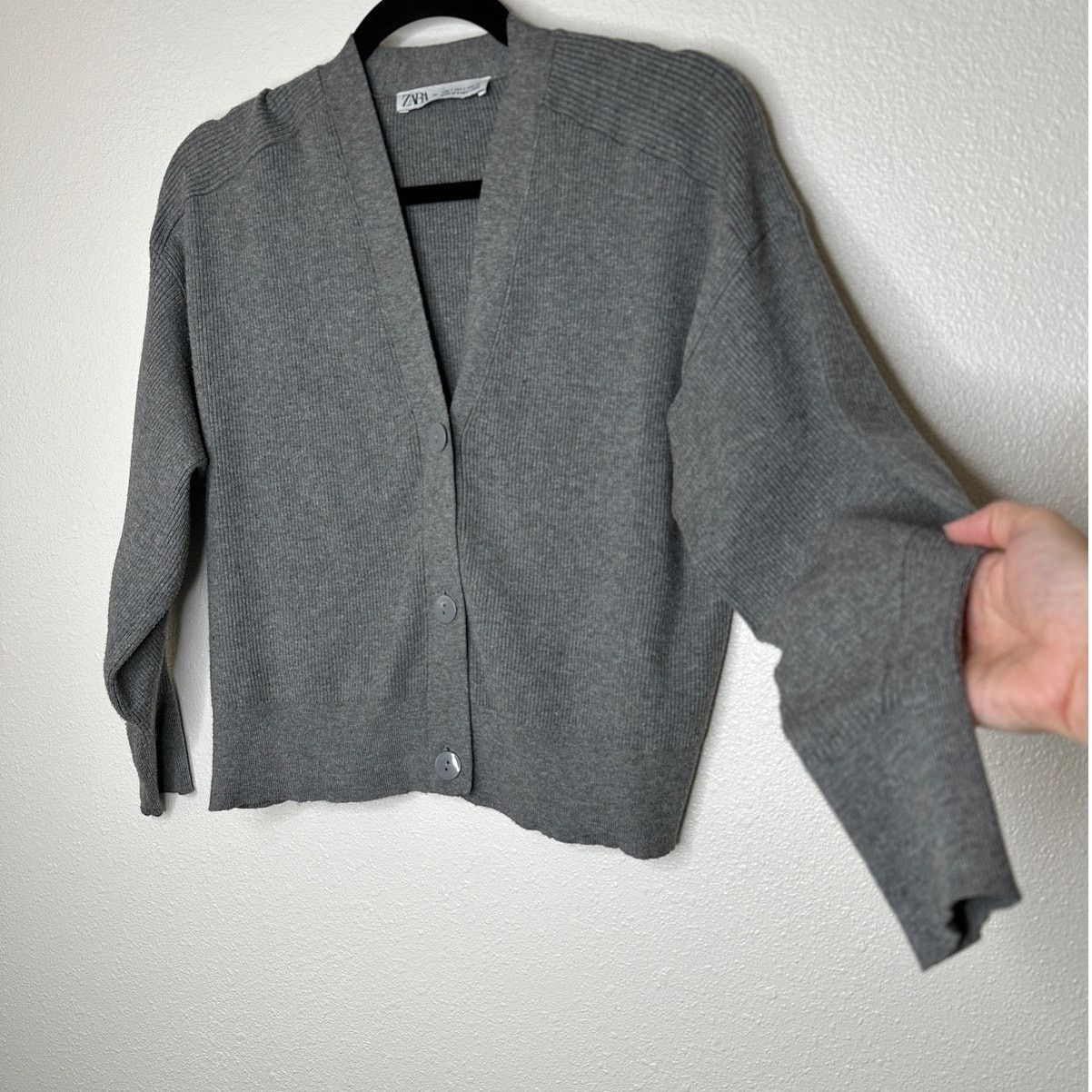 Zara Zara Gray Micro Rib VNeck Button Long Sleeve Crop Cardigan S Size S / US 4 / IT 40 - 3 Thumbnail