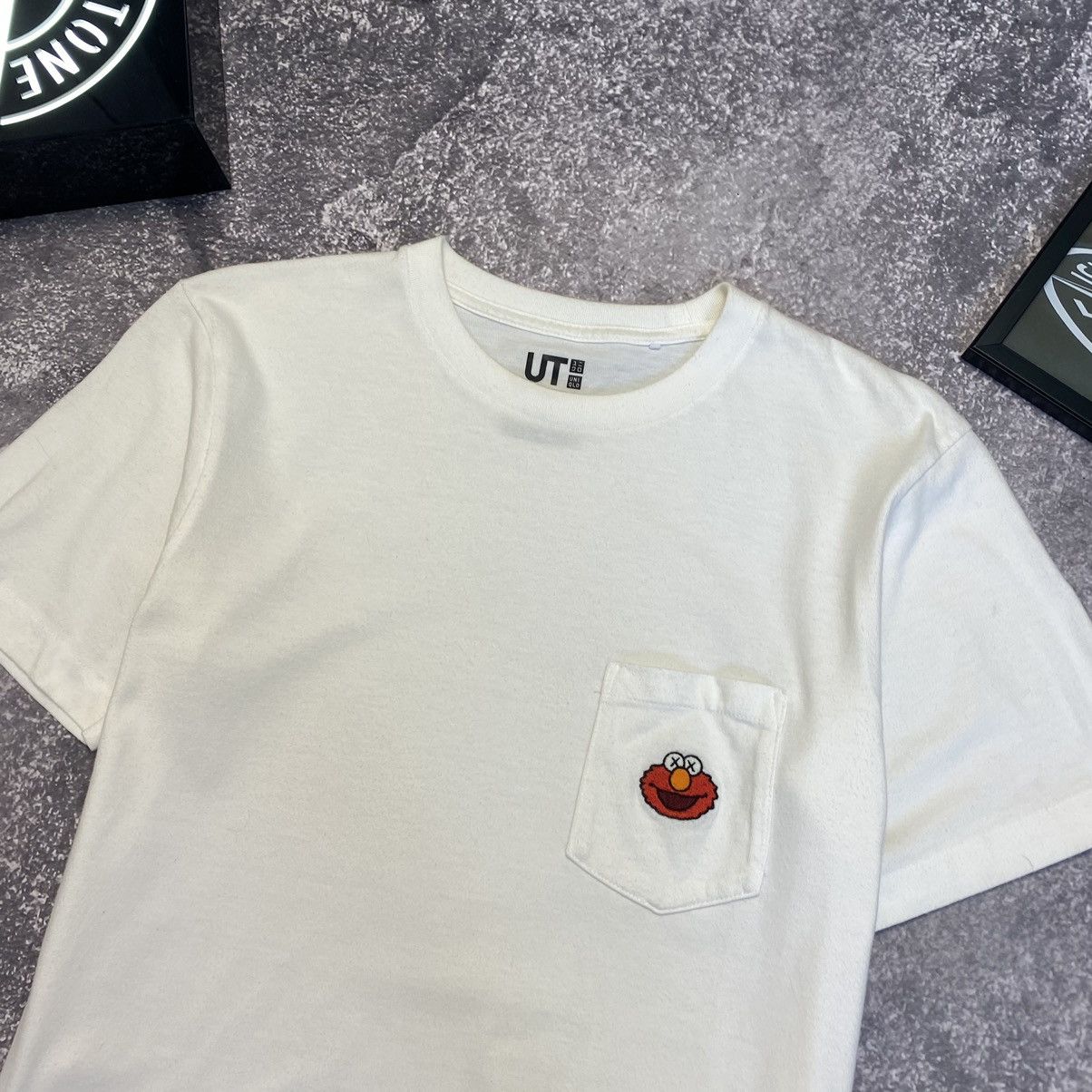 Uniqlo Designer Uniqlo x Kaws Small Basic logo white cartoon tee Size US XS / EU 42 / 0 - 3 Thumbnail
