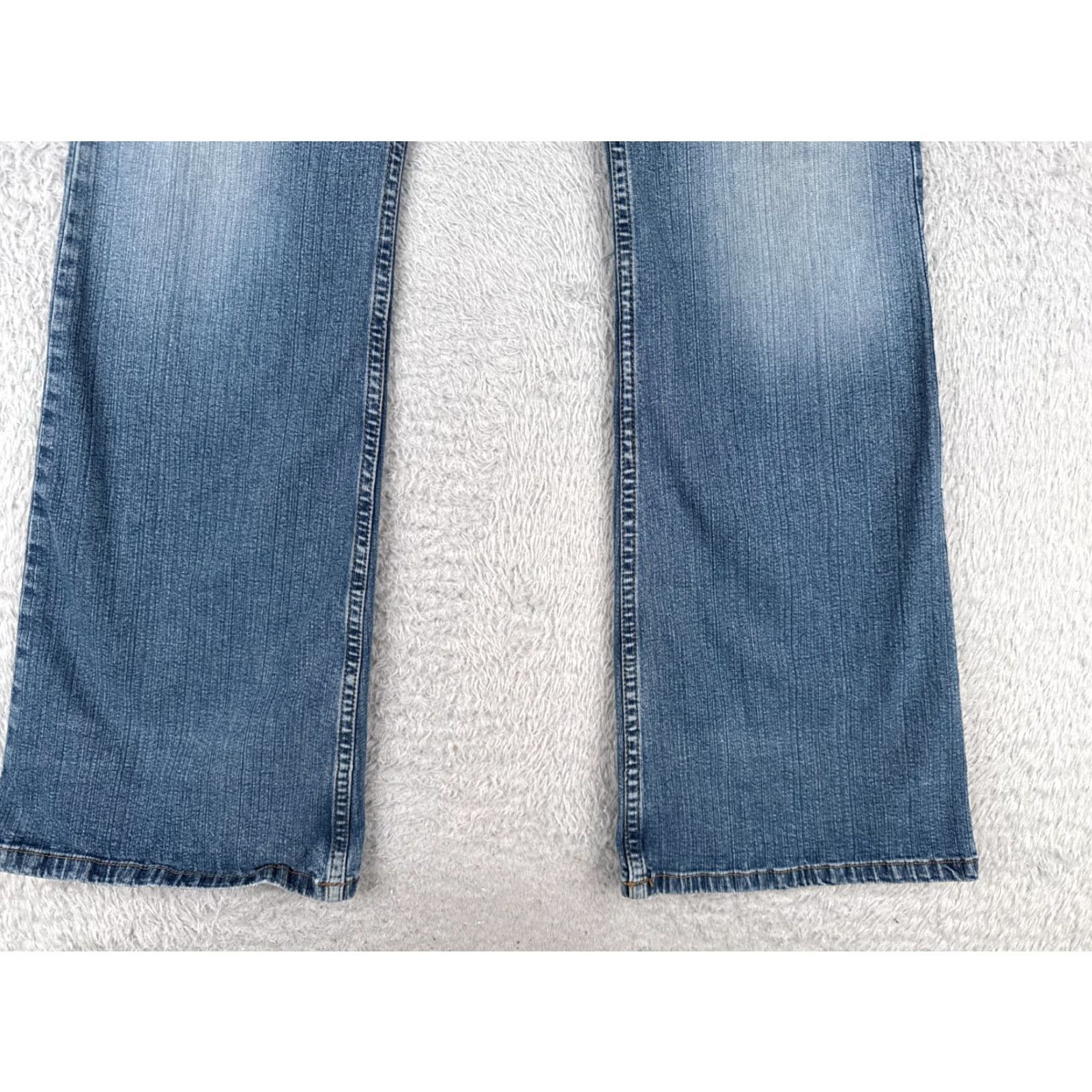 Vintage Arizona Jeans Co Juniors 17 Blue Denim Flared Mid Rise 34x30 Cotton Blend Jeans Womens Rock Distressed Pockets 5-Pocket Design Regular 30 in Inseam Size 38" / US 16 / IT 52 - 2 Thumbnail