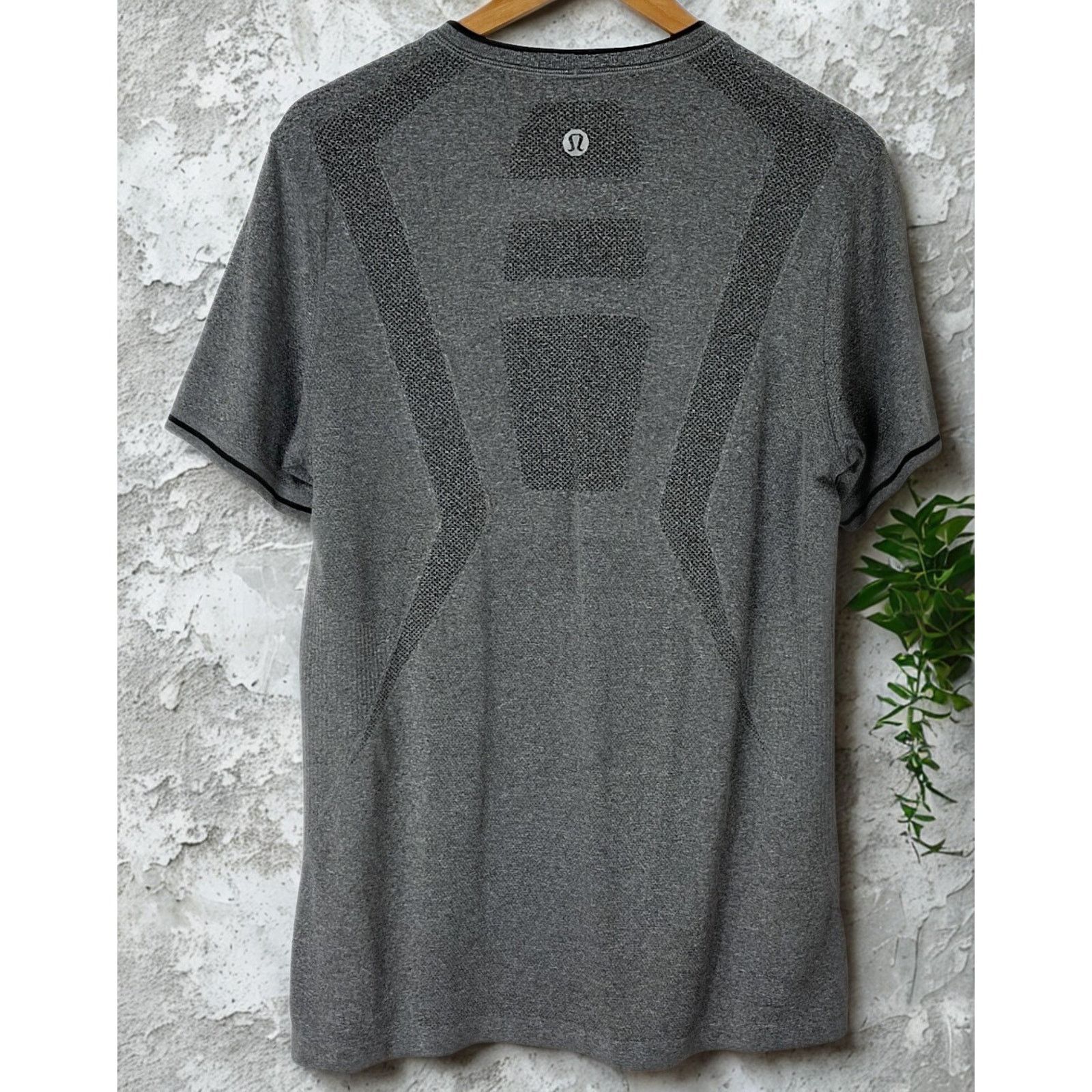 Lululemon Lululemon Metal Vent Tech Shirt Small Running Short Sleeve Size US S / EU 44-46 / 1 - 2 Thumbnail