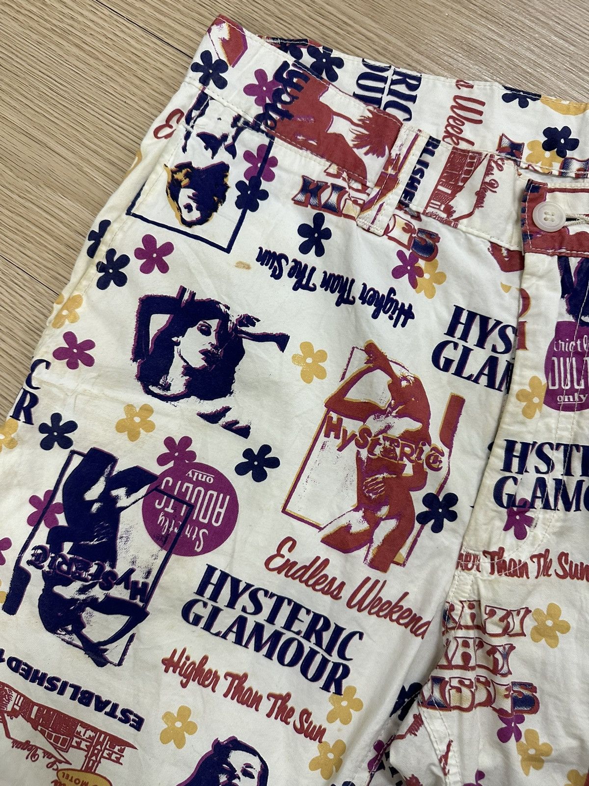 Hysteric Glamour Rare Beautiful Hysteric Glamour Sexy Girl Full Print Shorts Size US 33 - 6 Thumbnail