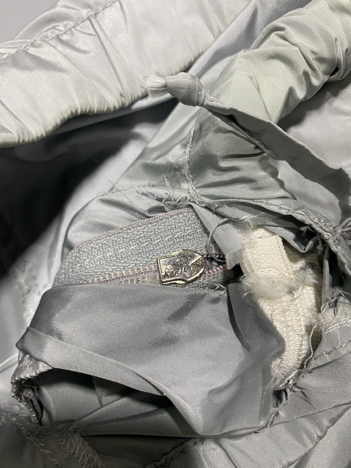 Prada 90s Prada Redtab Nylon Pants Size US 30 / EU 46 - 16 Thumbnail
