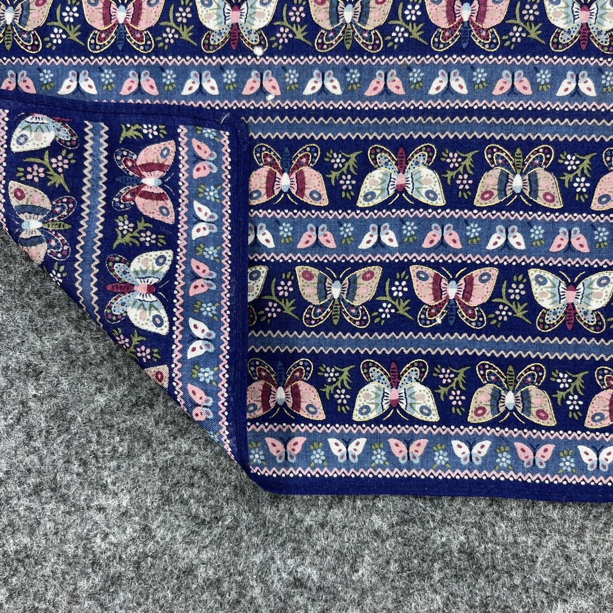 Hanae Mori × Japanese Brand Hanae Mori Bandana / Handkerchief / Neckerchief B544 Size ONE SIZE - 6 Thumbnail