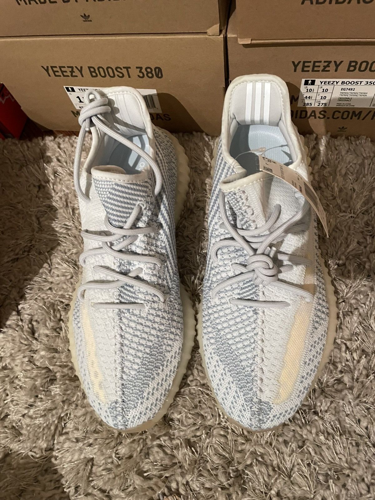 Yeezy Yeezy 350 V2 Clout White Non-Reflective Size US 10.5 / EU 43-44 - 5 Thumbnail