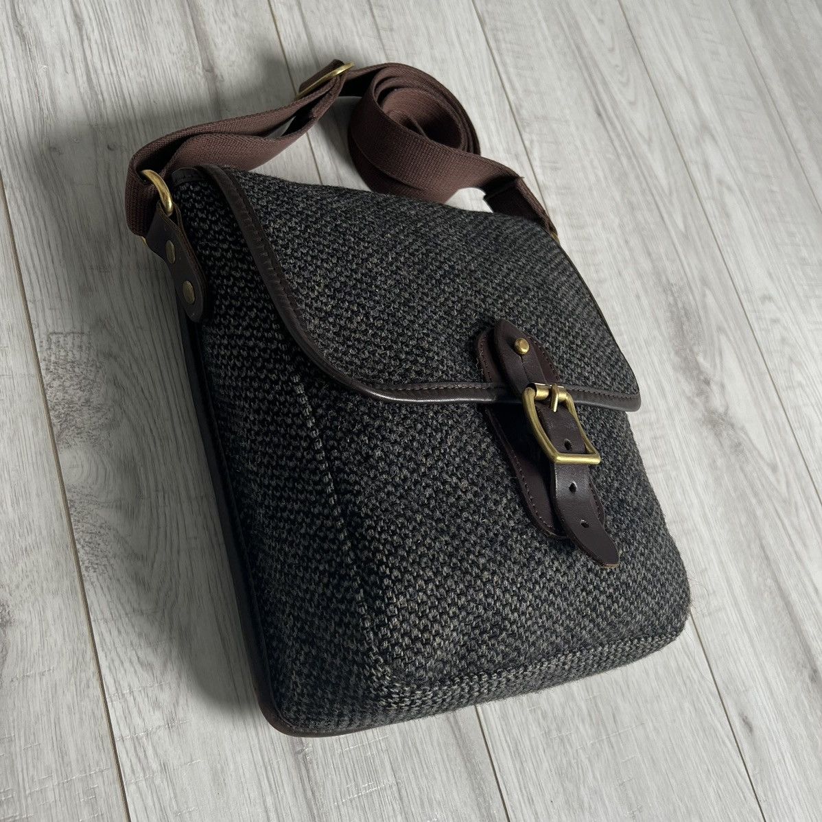 Harris Tweed Harris Tweed Luxury Vintage Bag Hand Woven Natural Materials Size ONE SIZE - 2 Thumbnail