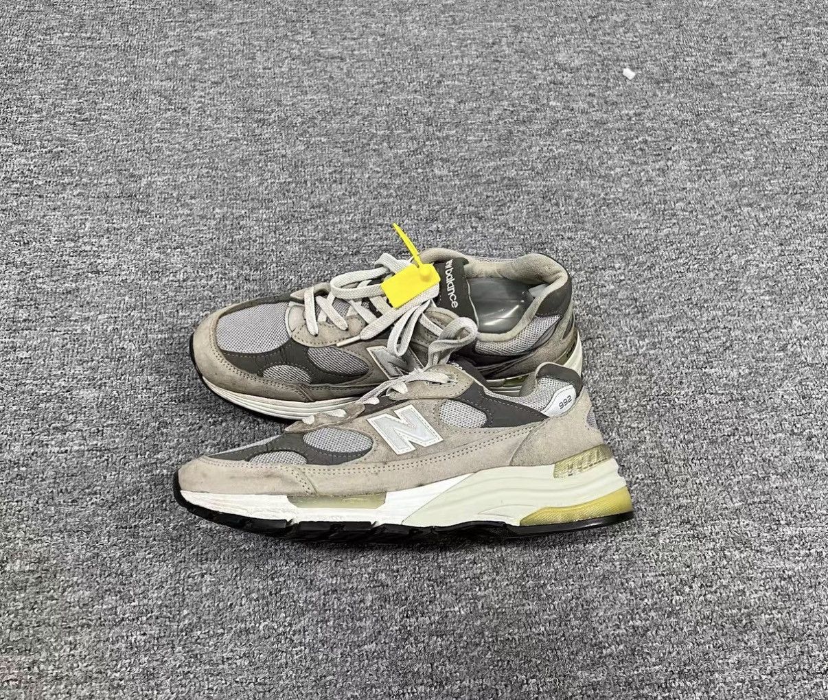 New Balance New Balance 992 Running Sneakers J16 Size US 9 / EU 42 - 2 Thumbnail