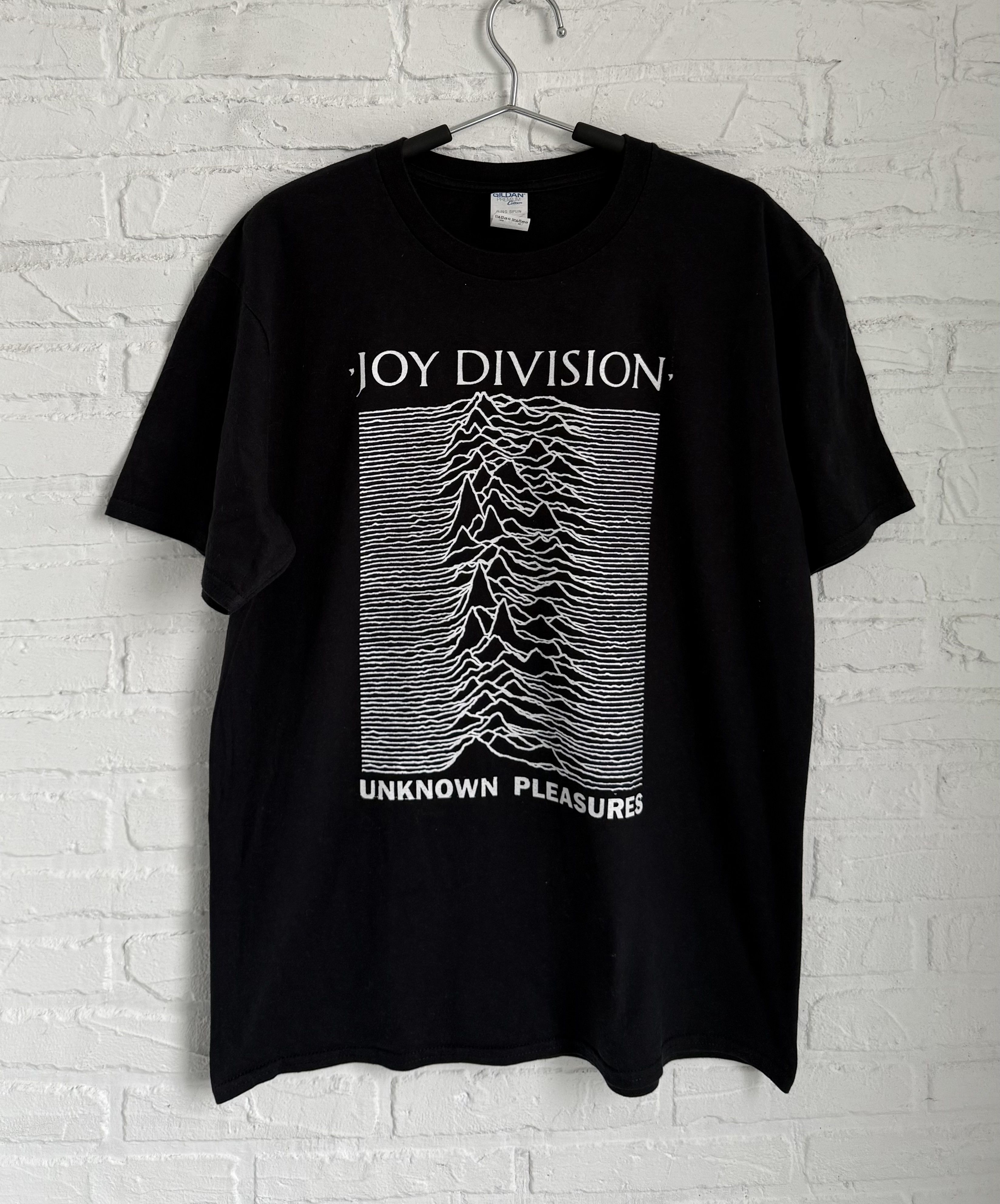 Band Tees 2000s Joy Division Unknown Pleasures t-shirt Size US L / EU 52-54 / 3 - 1 Thumbnail