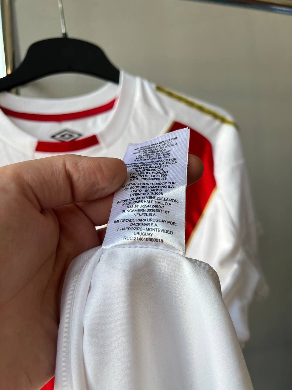 Umbro 2018 PERU NATIONAL TEAM HOME SOCCER JERSEY FOOTBALL SHIRT M Size US M / EU 48-50 / 2 - 8 Thumbnail