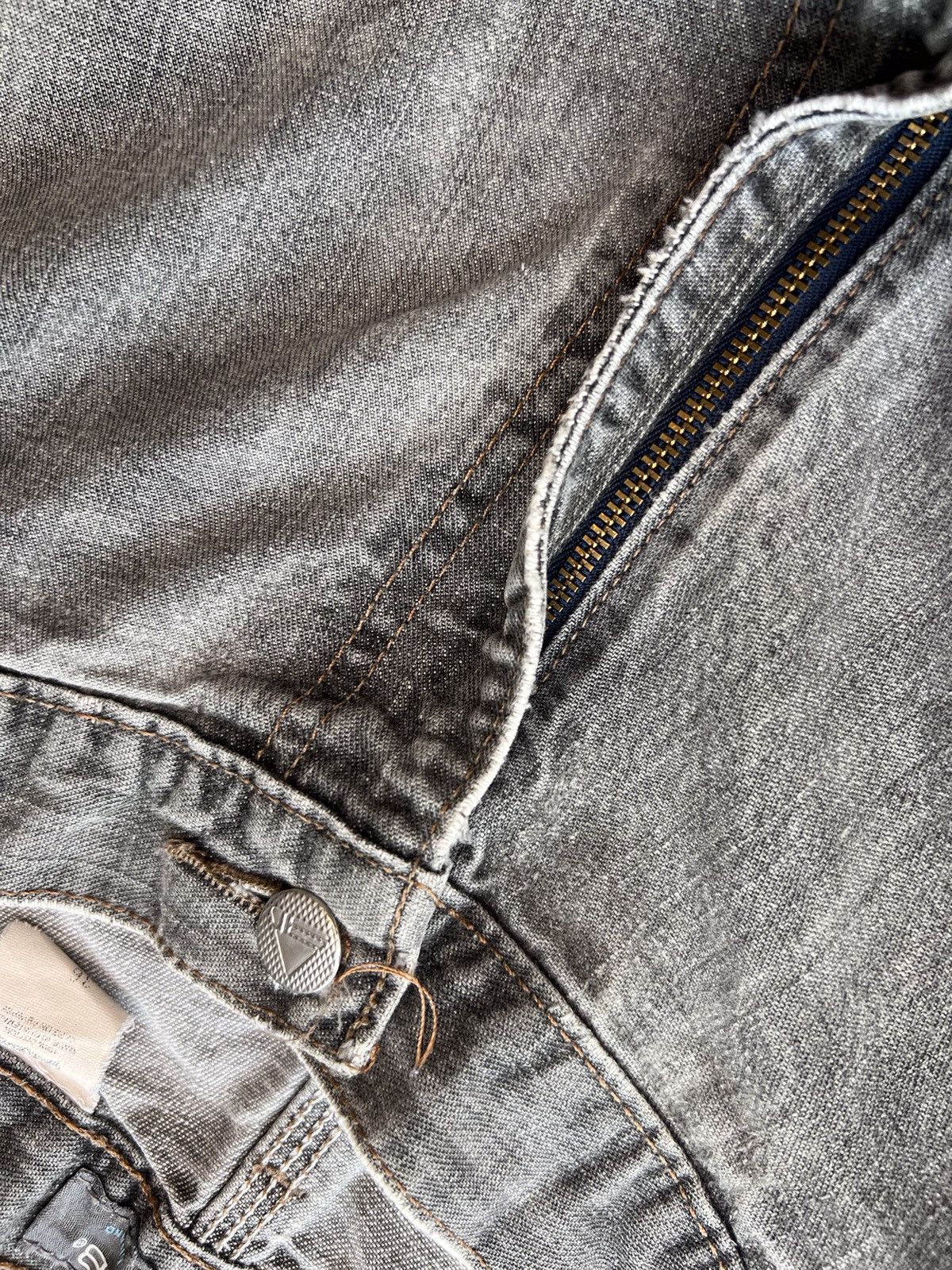 Levi's × Vintage Vintage Levi’s silvertab loose fit denim jort Size US 36 / EU 52 - 3 Thumbnail