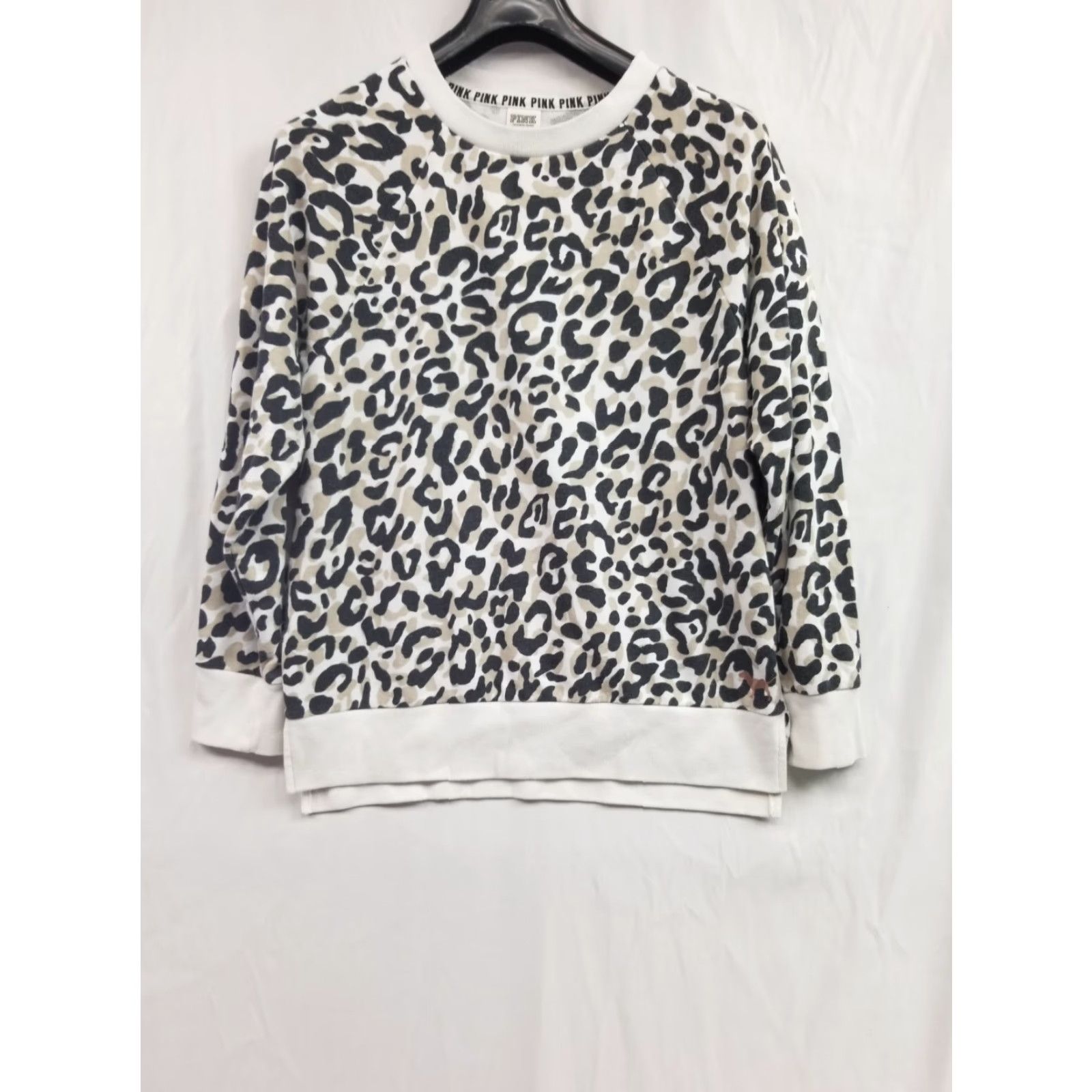 Victoria's Secret Victoria's Secret PINK Cheetah Print Sweater Womens Small Pullover Crewneck Sweatshirt Gray Cotton Blend Activewear Size S / US 4 / IT 40 - 2 Thumbnail