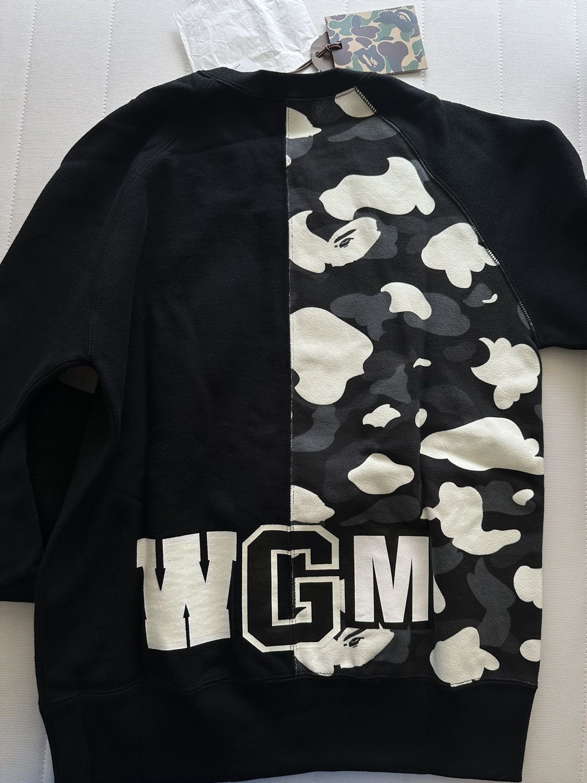 Bape Bape Glow in the drak shark crewneck Size US S / EU 44-46 / 1 - 4 Thumbnail