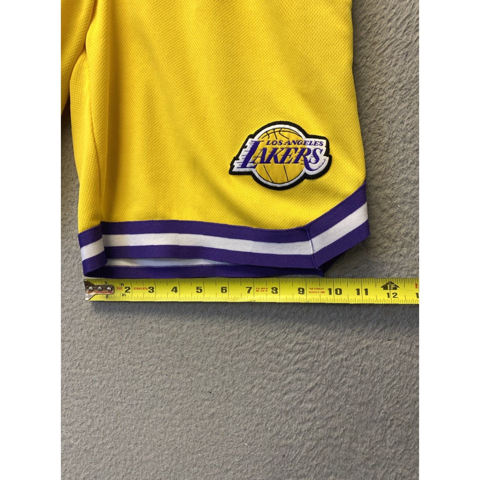 NBA NBA LA Lakers LeBron James Basketball Shorts Men's Medium Yellow 9in Inseam Size US 31 - 7 Thumbnail
