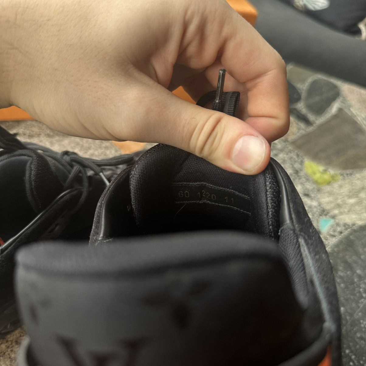 Louis Vuitton Louis Vuitton Lucien Clarke «a view» sneaker Size US 11 / EU 44 - 14 Thumbnail