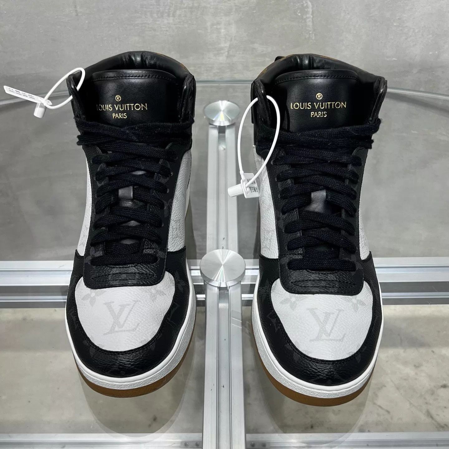 Louis Vuitton LV Rivoli high-top casual board shoe black/white UK5 Size US 6 / EU 39 - 1 Thumbnail