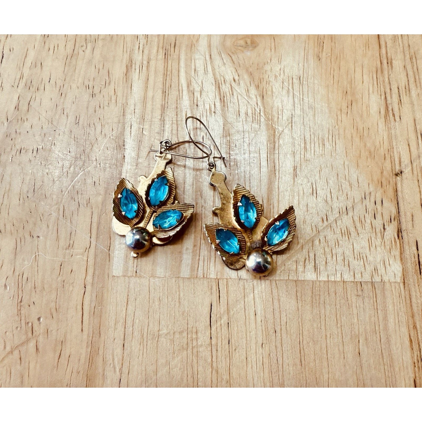 Other Vintage Bright Aqua Unfoiled Glass Dangle Earrings Size ONE SIZE - 8 Thumbnail