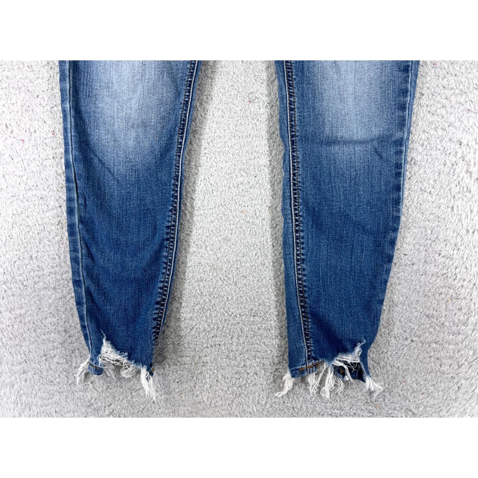 Vintage VINTAGE Oasis by Eunina Jeans Womens 5 Blue Denim Distressed Cotton Spandex Skinny Logo Zipper Button 5-Pocket Men's? Size 27" / US 4 / IT 40 - 2 Thumbnail