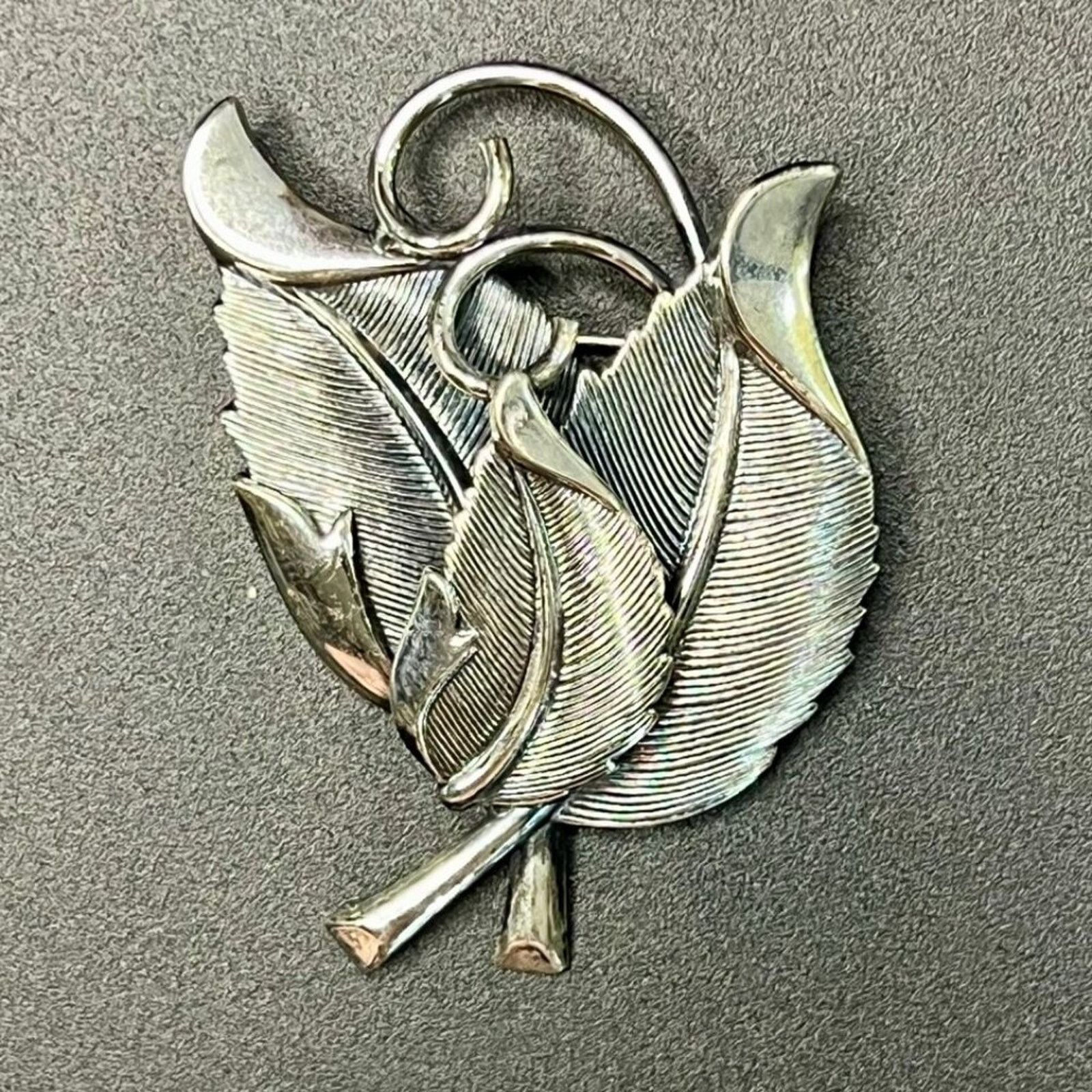& Other Stories Vintage Botticelli Tri Leaf Silvertone Lined Leaf Brooch Size ONE SIZE - 1 Preview