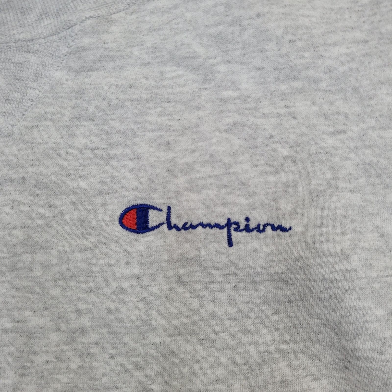 Champion Vintage Champion Cropped Sweatshirt Women Large 21x24 Script Size L / US 10 / IT 46 - 11 Thumbnail
