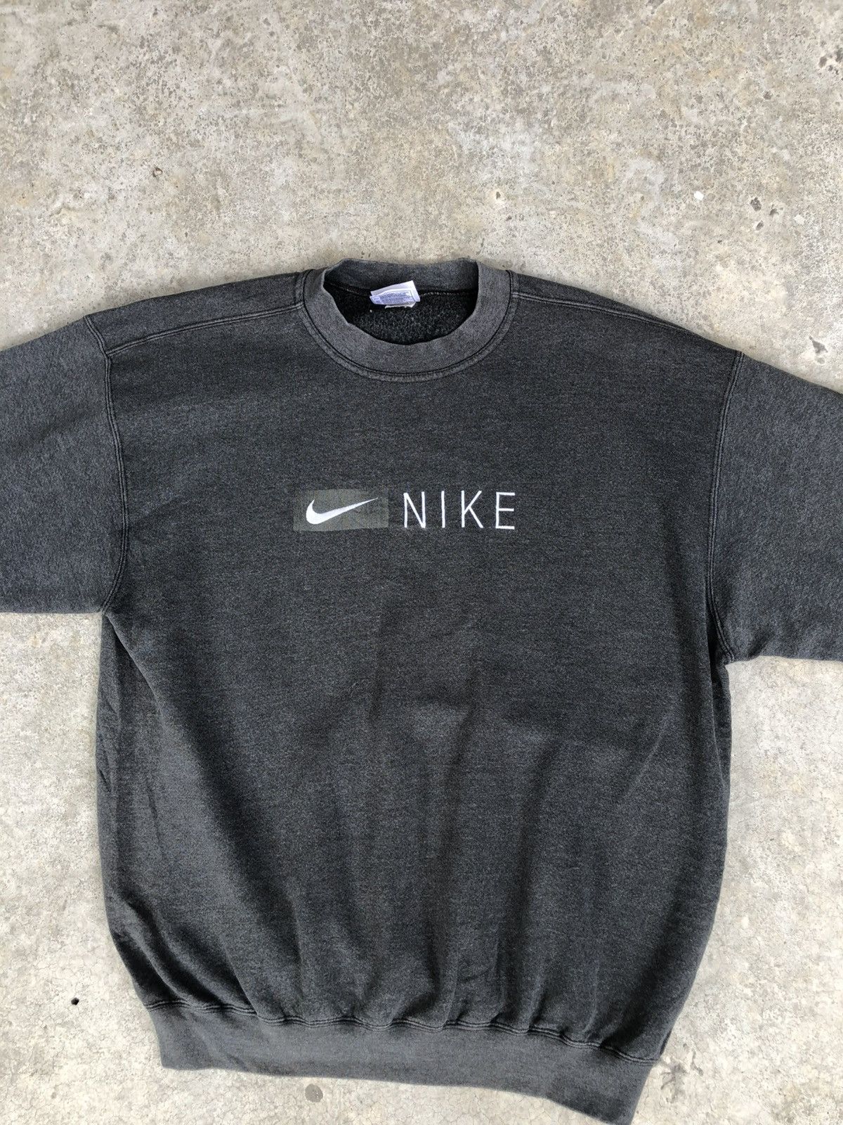 Nike Vintage Nike Embroidered Logo Sweatshirt Size US L / EU 52-54 / 3 - 5 Thumbnail