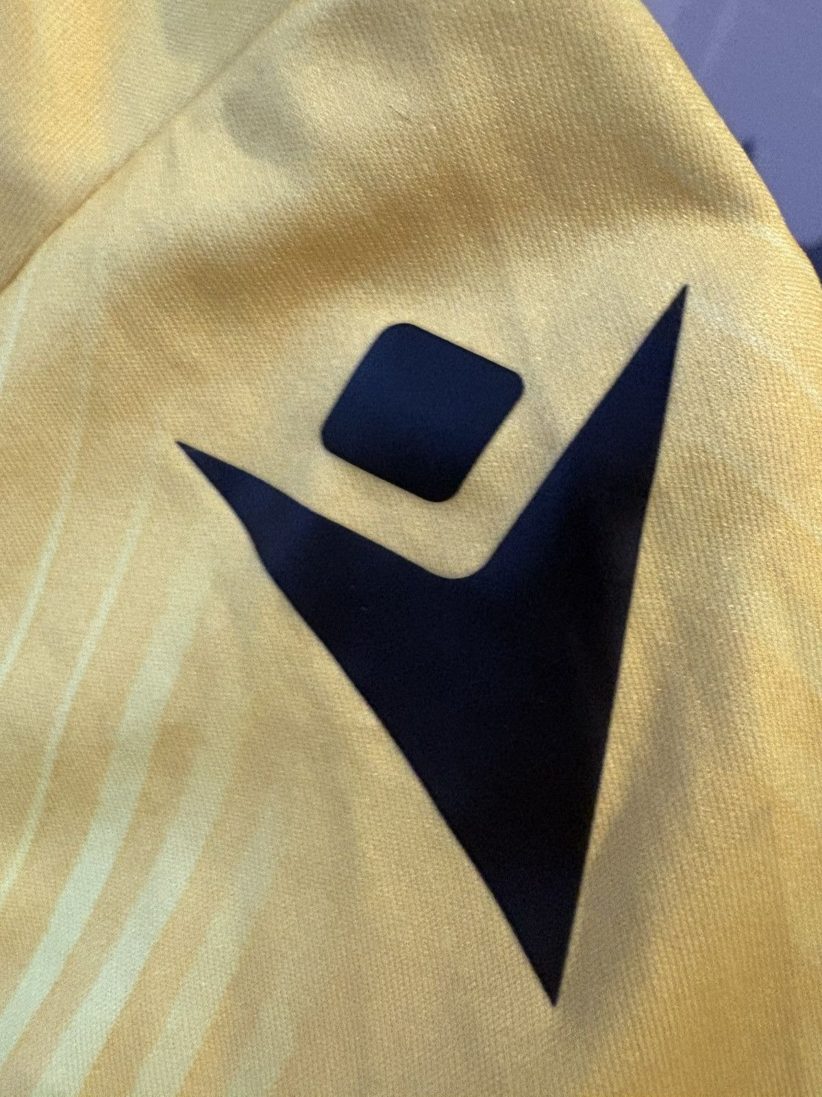Macron 2019/2020 Macron Millwall Away Soccer Jersey Men’s Size 5XL Size US XXL / EU 58 / 5 - 7 Thumbnail
