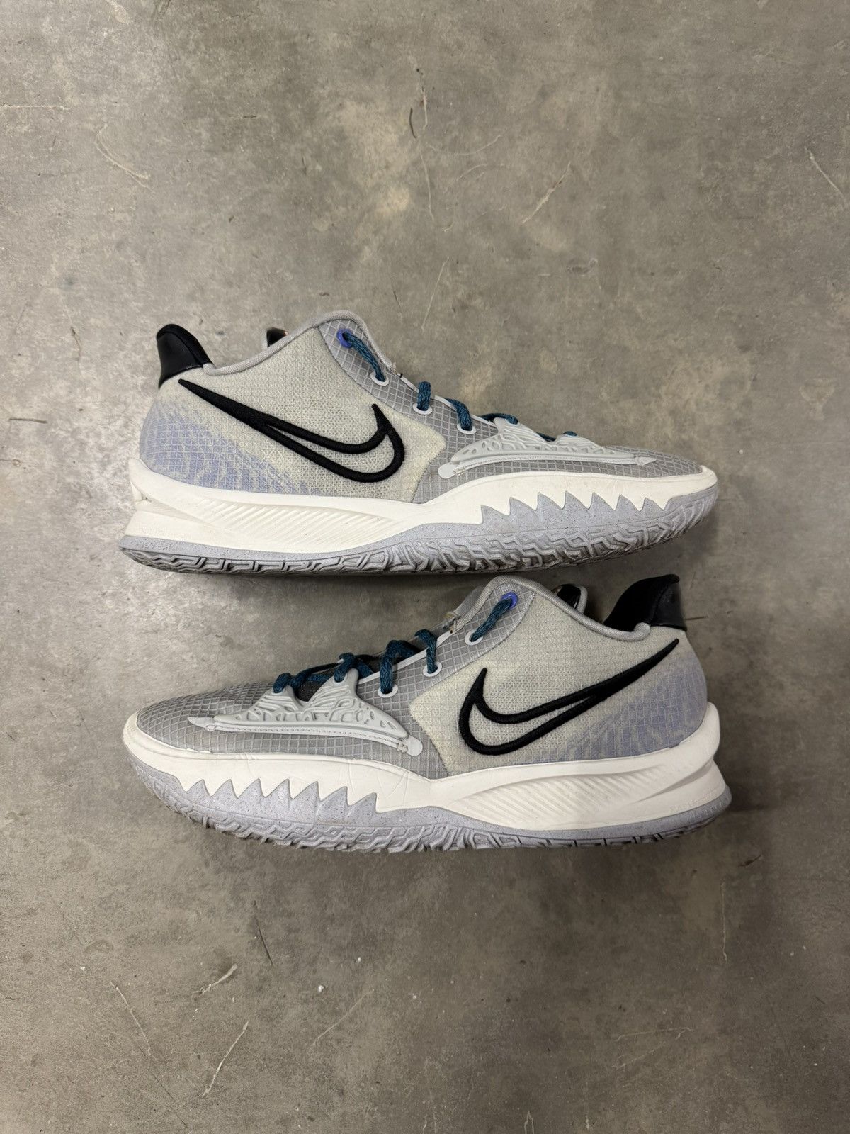 Nike Nike Kyrie 4 Low Light Grey Blue Size 12 Size US 12 / EU 45 - 2 Thumbnail
