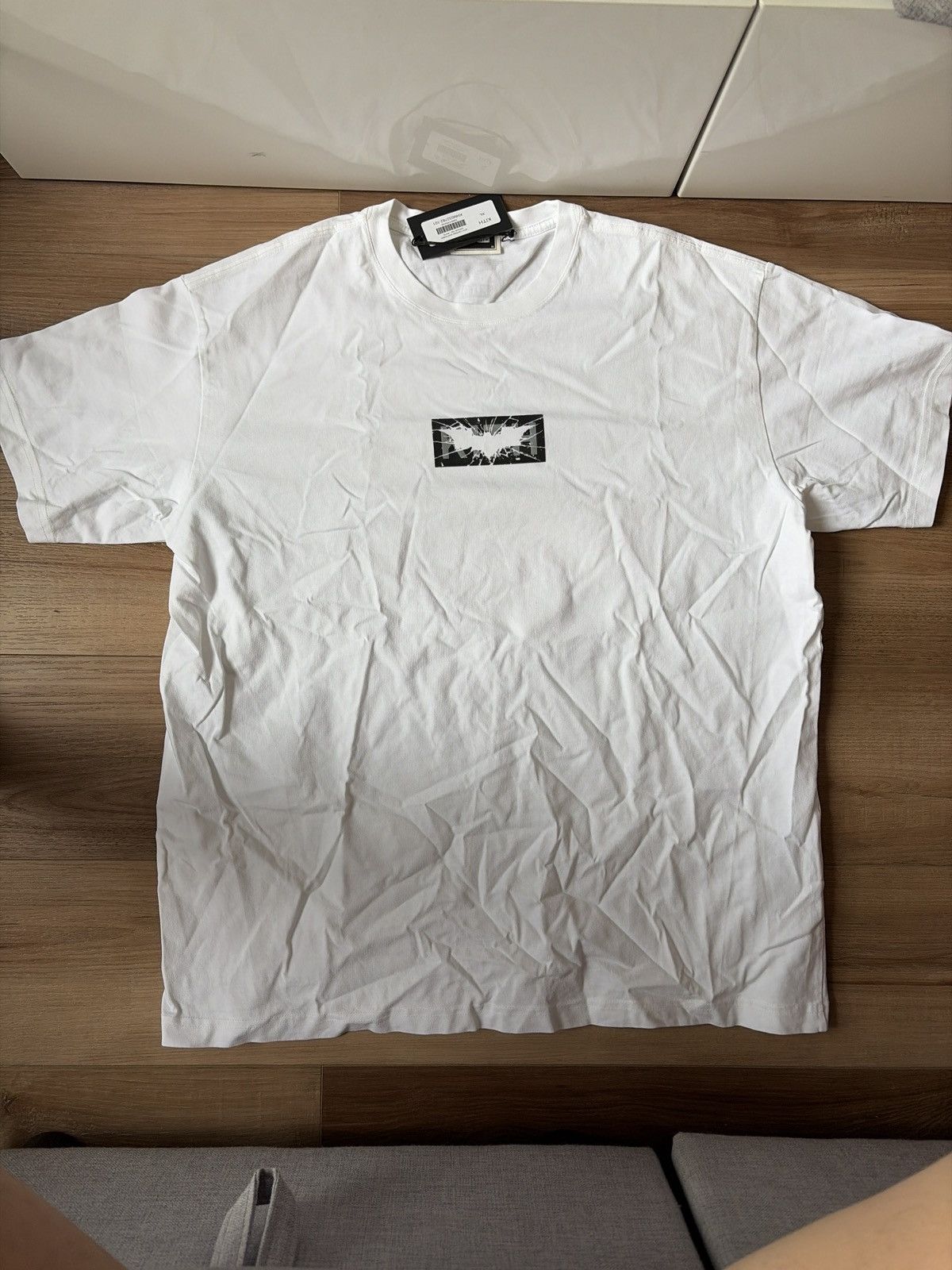 Kith New Batman Kith vintage shattered white Tee shirt Sz XL Size US XL / EU 56 / 4 - 1 Thumbnail