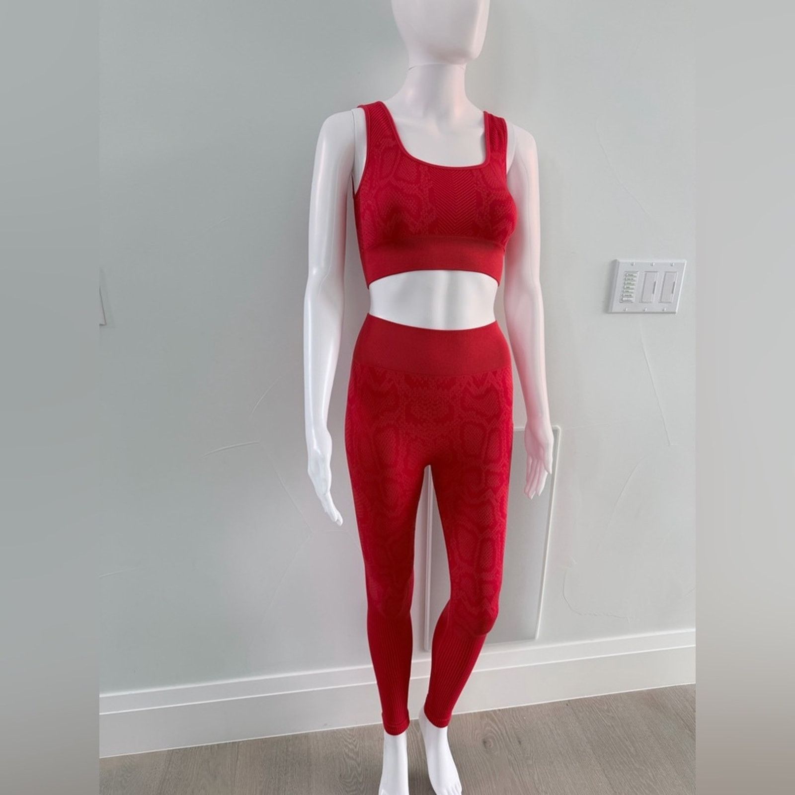 Other Yoga Gym Fitness Lounge Red Two-Piece Activewear Set Size 26" / US 2 / IT 38 - 6 Thumbnail