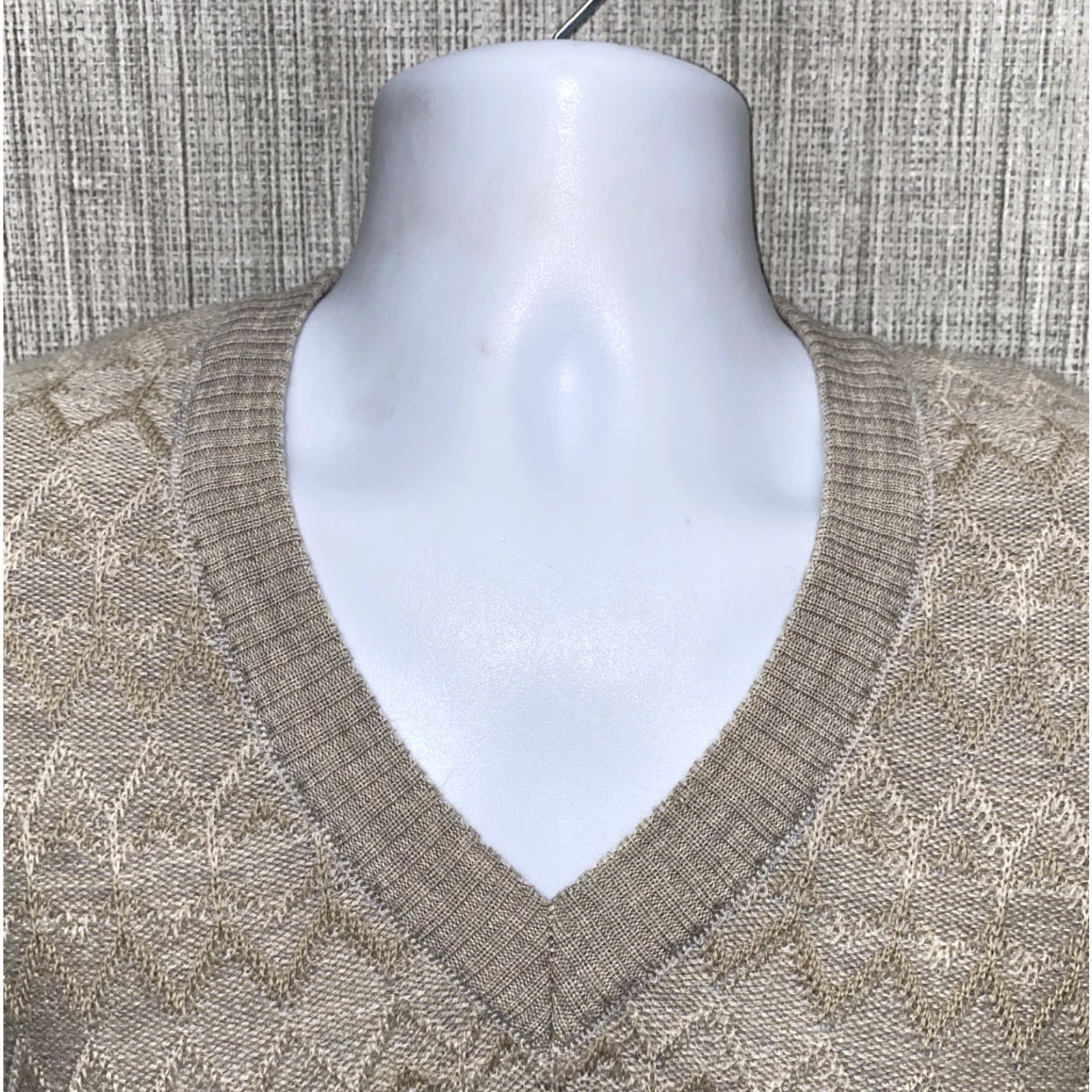 Vintage AKLANDA Mens Beige Australia Made Wool V-Neck Sweater Size XL Size US XL / EU 56 / 4 - 3 Thumbnail