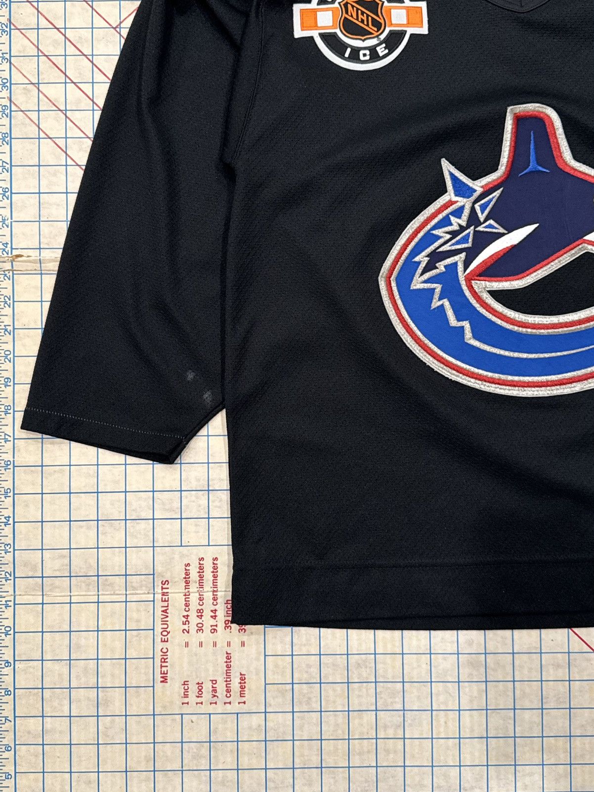 Ccm Vintage CCM Vancouver Canucks Practice Jersey Black Size M Size US M / EU 48-50 / 2 - 3 Thumbnail