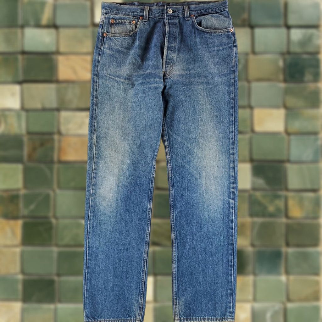 Levi's VINTAGE Levi's 501 Jeans Men Straight 36 Regular Blue Whiskering 90s 38x34 (36x32.5 Actual) Size US 36 / EU 52 - 1 Thumbnail