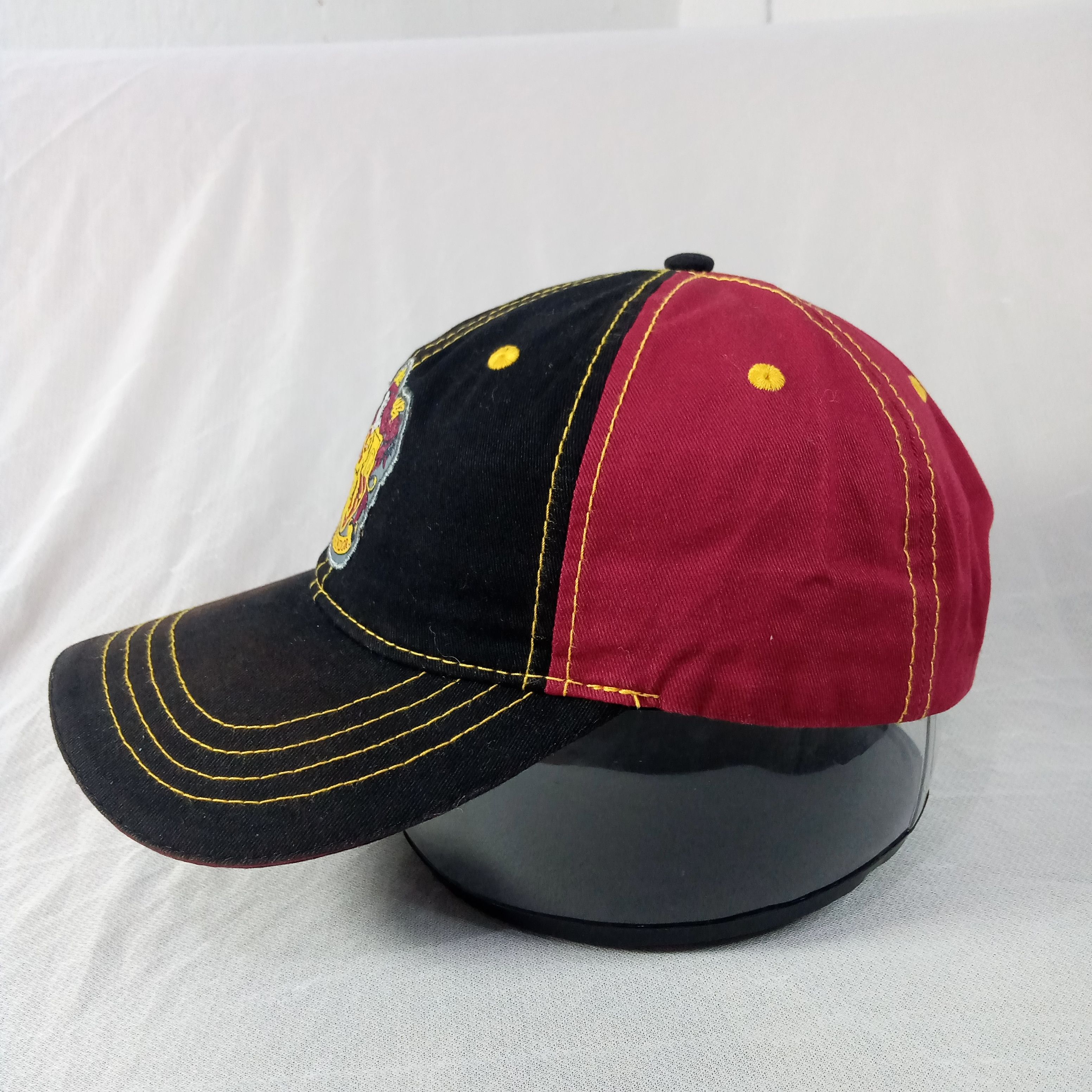 Universal Studios Harry Potter Gryffindor x Universal Studios Official Merch. Size ONE SIZE - 3 Thumbnail