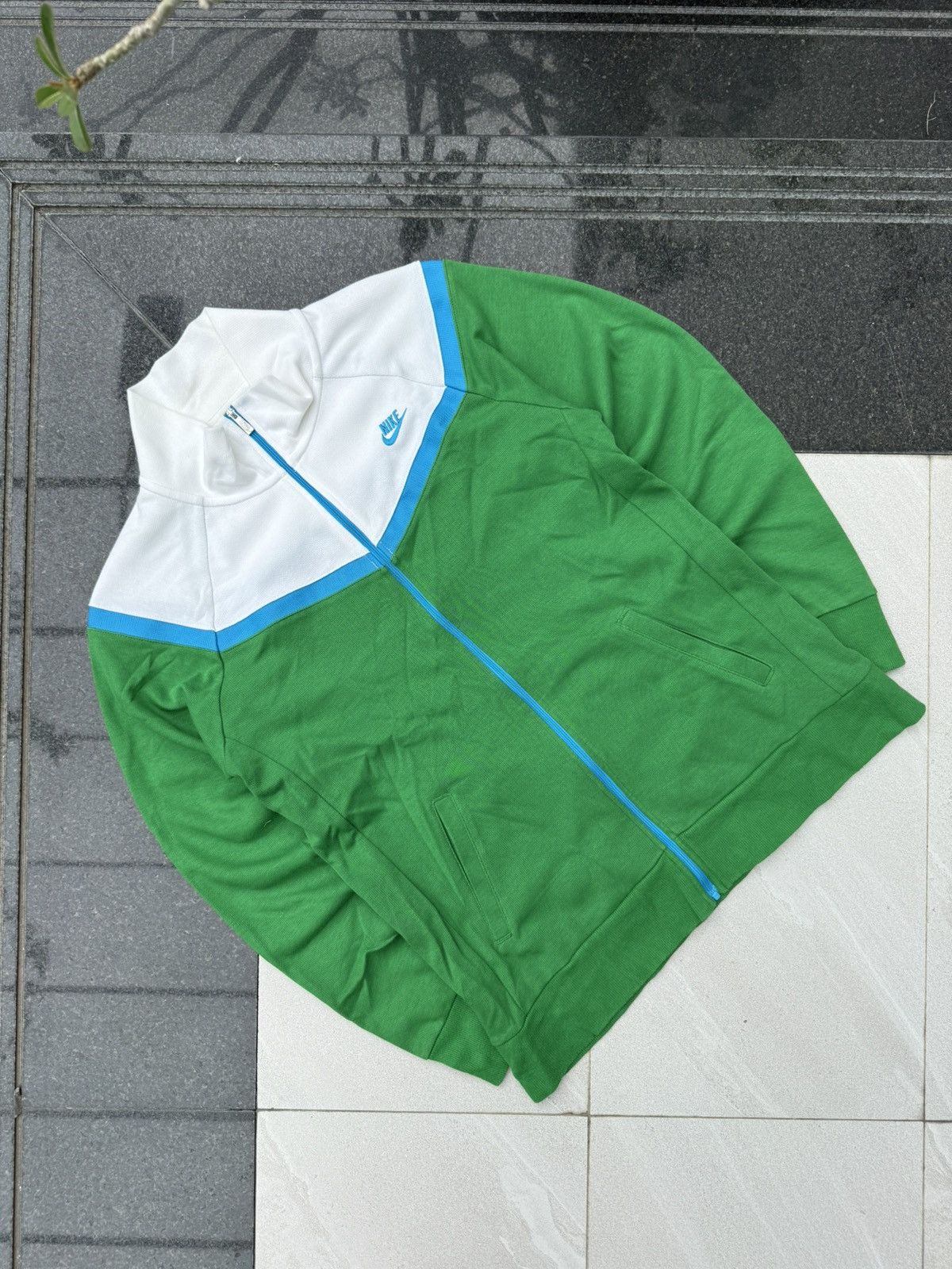Nike 90’s NIKE RARE SWOOSH LOGO Y2K VINTAGE ZIP RETRO HOODIE Size US M / EU 48-50 / 2 - 1 Thumbnail