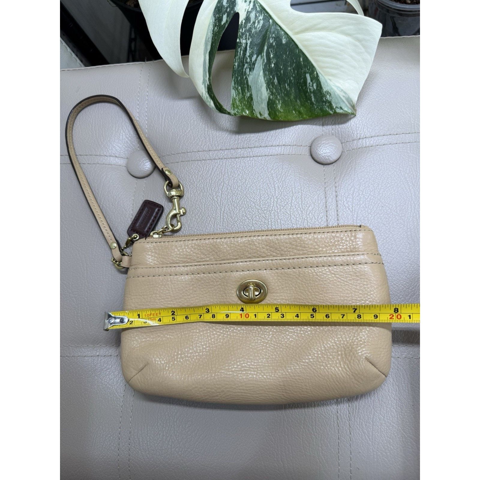 Coach Coach Biege Pebbled Leather Turn Lock Pocket Wristlet VGUC Size ONE SIZE - 6 Thumbnail