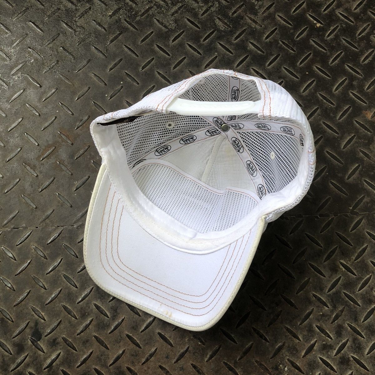 Von Dutch 🔥RARE🔥 Von Dutch Leather White Special Edition Trucker Hat Size ONE SIZE - 7 Thumbnail