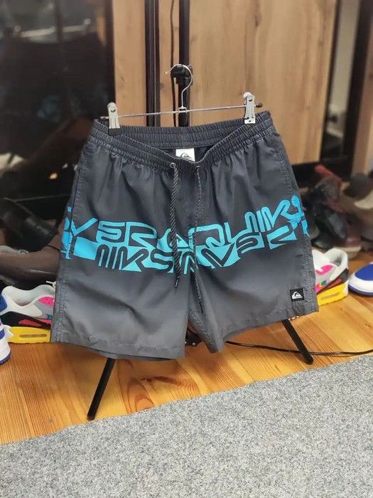 Quiksilver Vintage Quiksilver gradient logo Casual Pocket Light Shorts Size US 30 / EU 46 - 8 Thumbnail