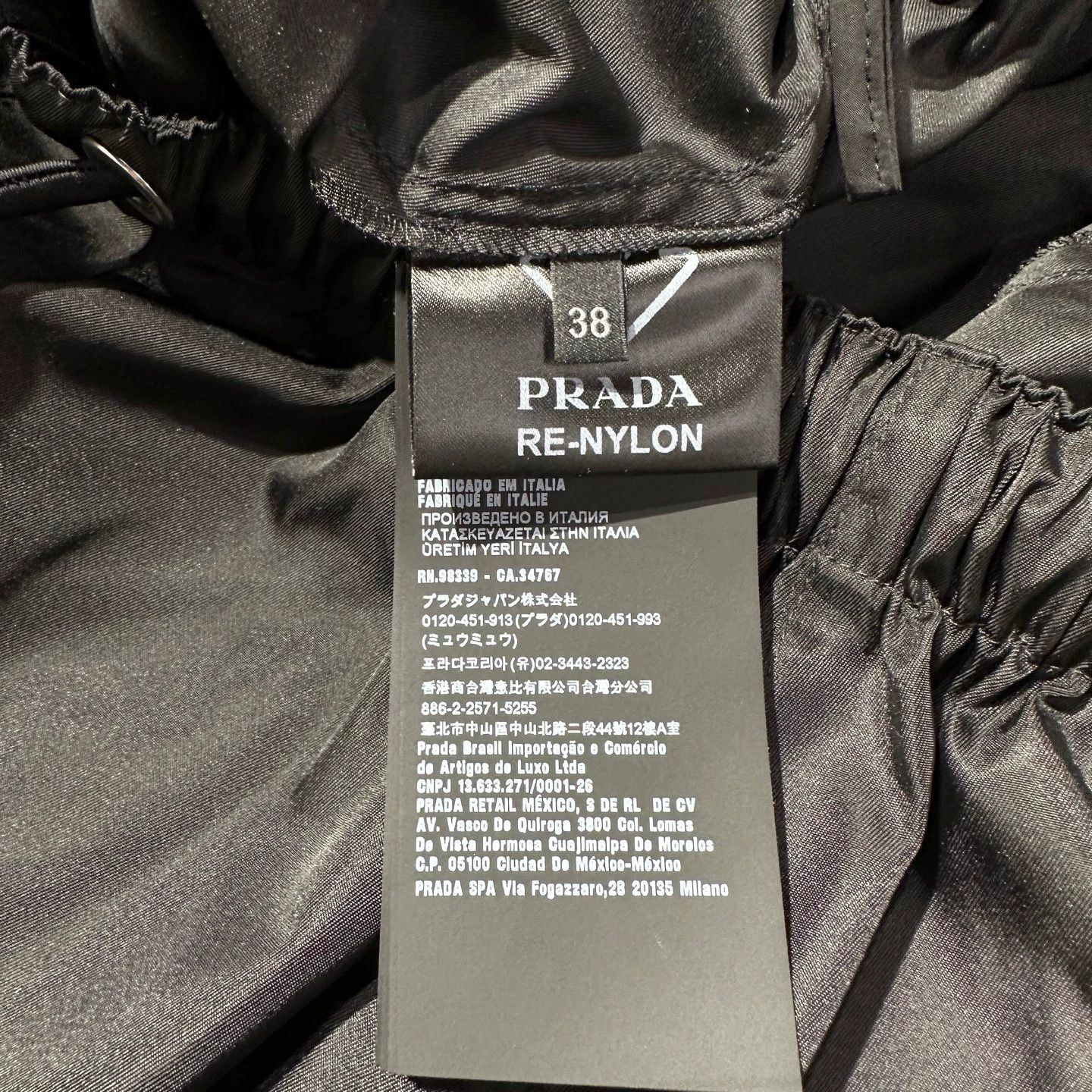 Prada Prada apr127 tri logo drawstring short 38 rec nylon Size 26" / US 2 / IT 38 - 4 Thumbnail